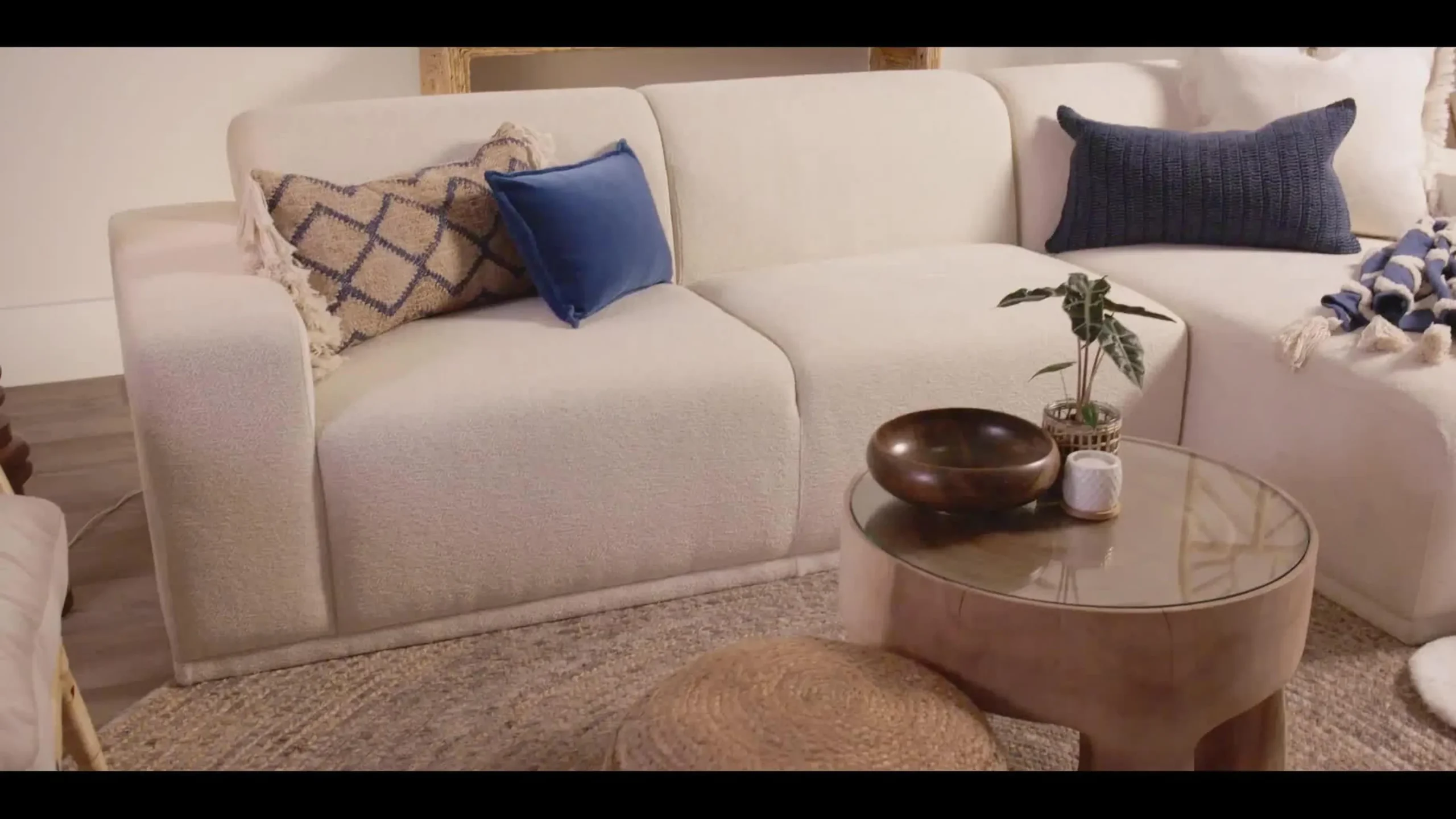 Adriano Right Sectional Sofa - Boucle