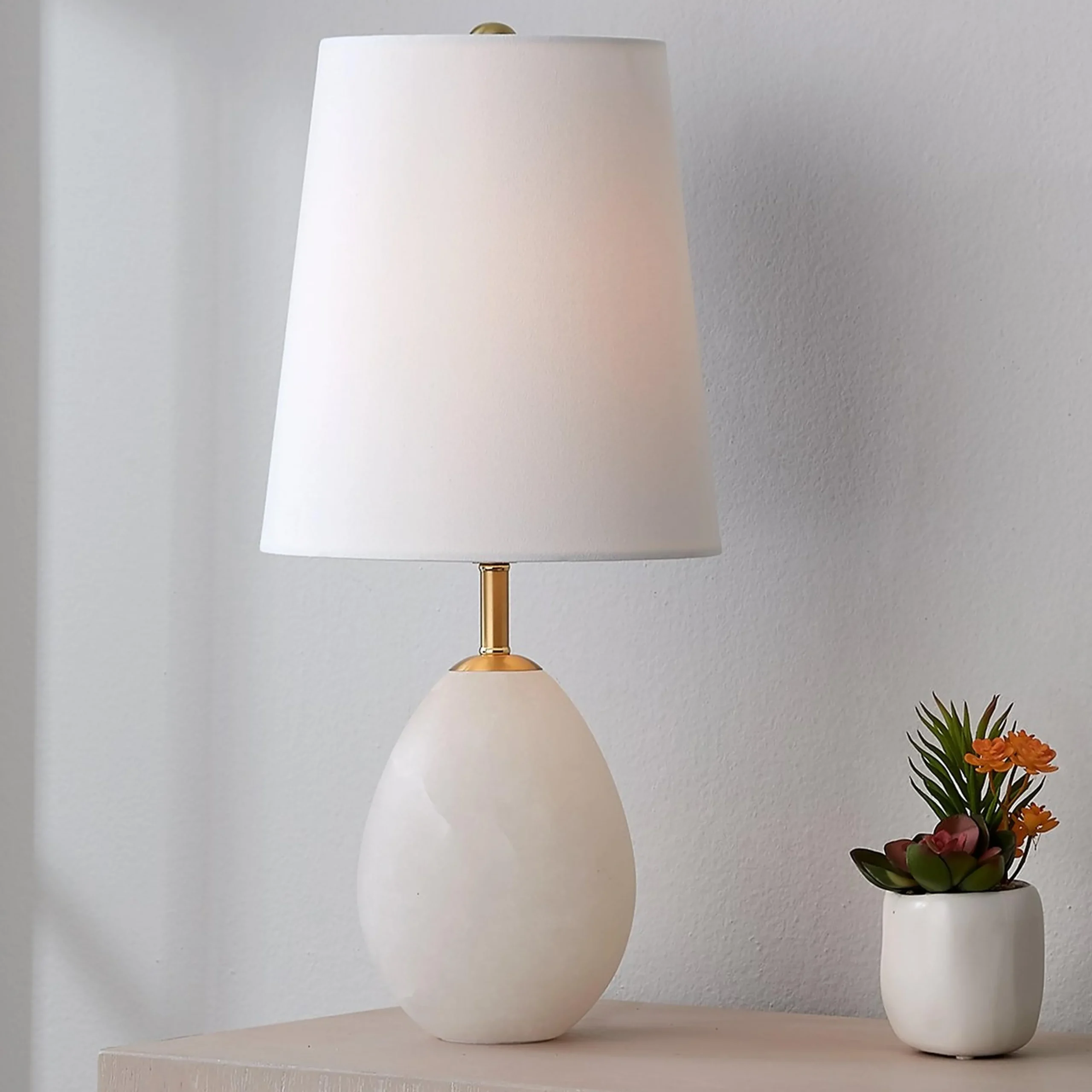 Alabaster Egg Table Lamp