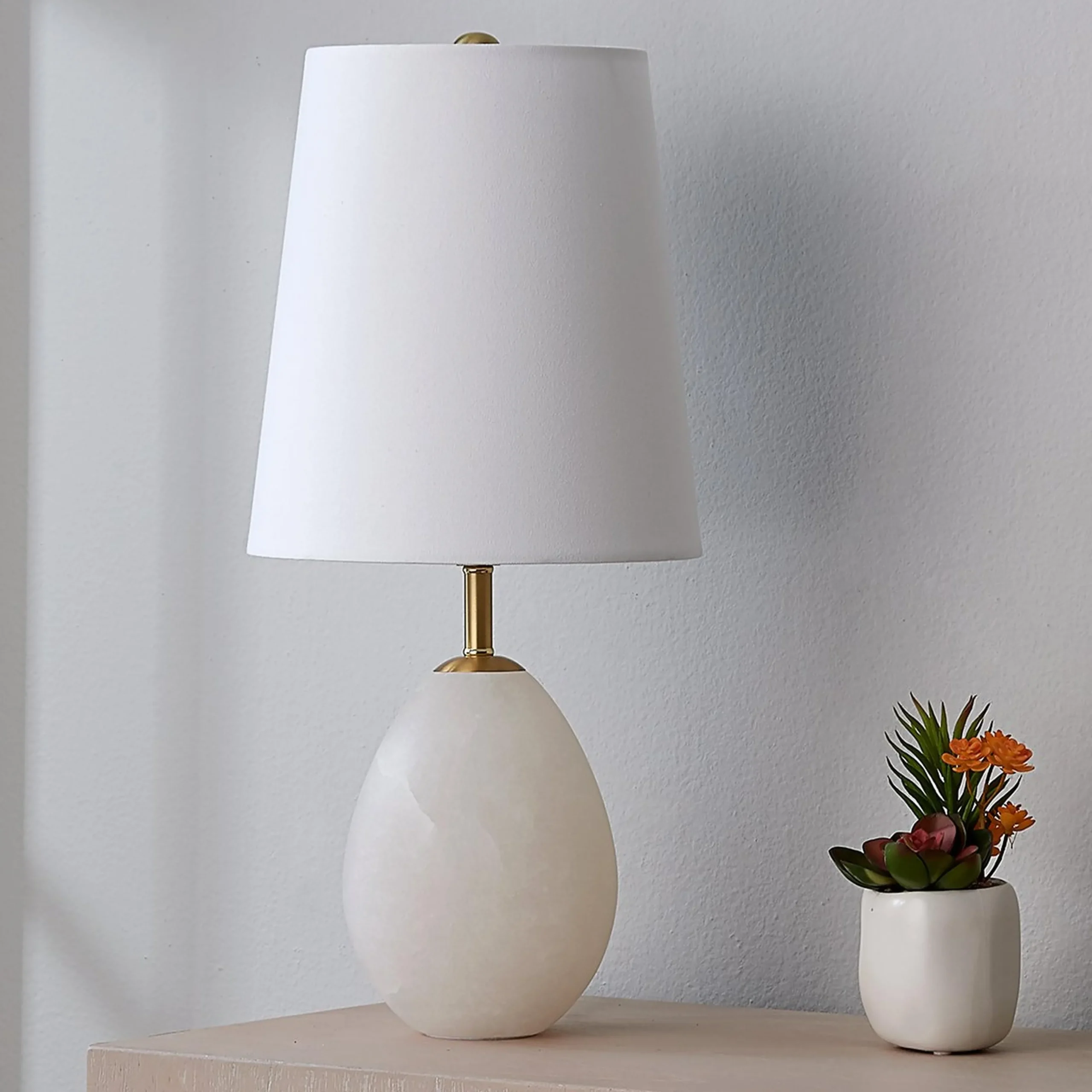 Alabaster Egg Table Lamp