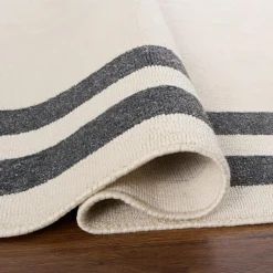 Angola Hand-Hooked Indoor/Outdoor Rug