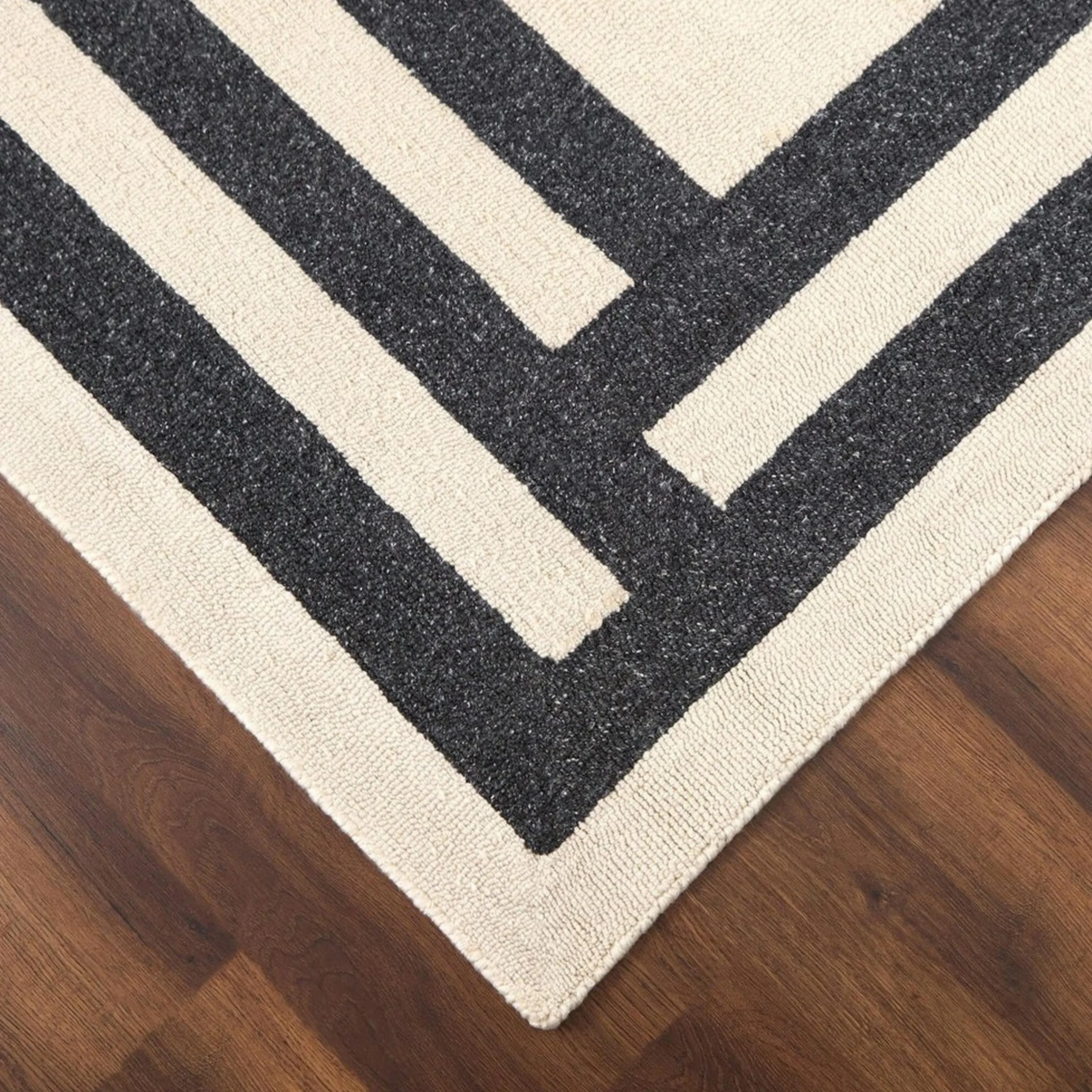 Angola Hand-Hooked Indoor/Outdoor Rug