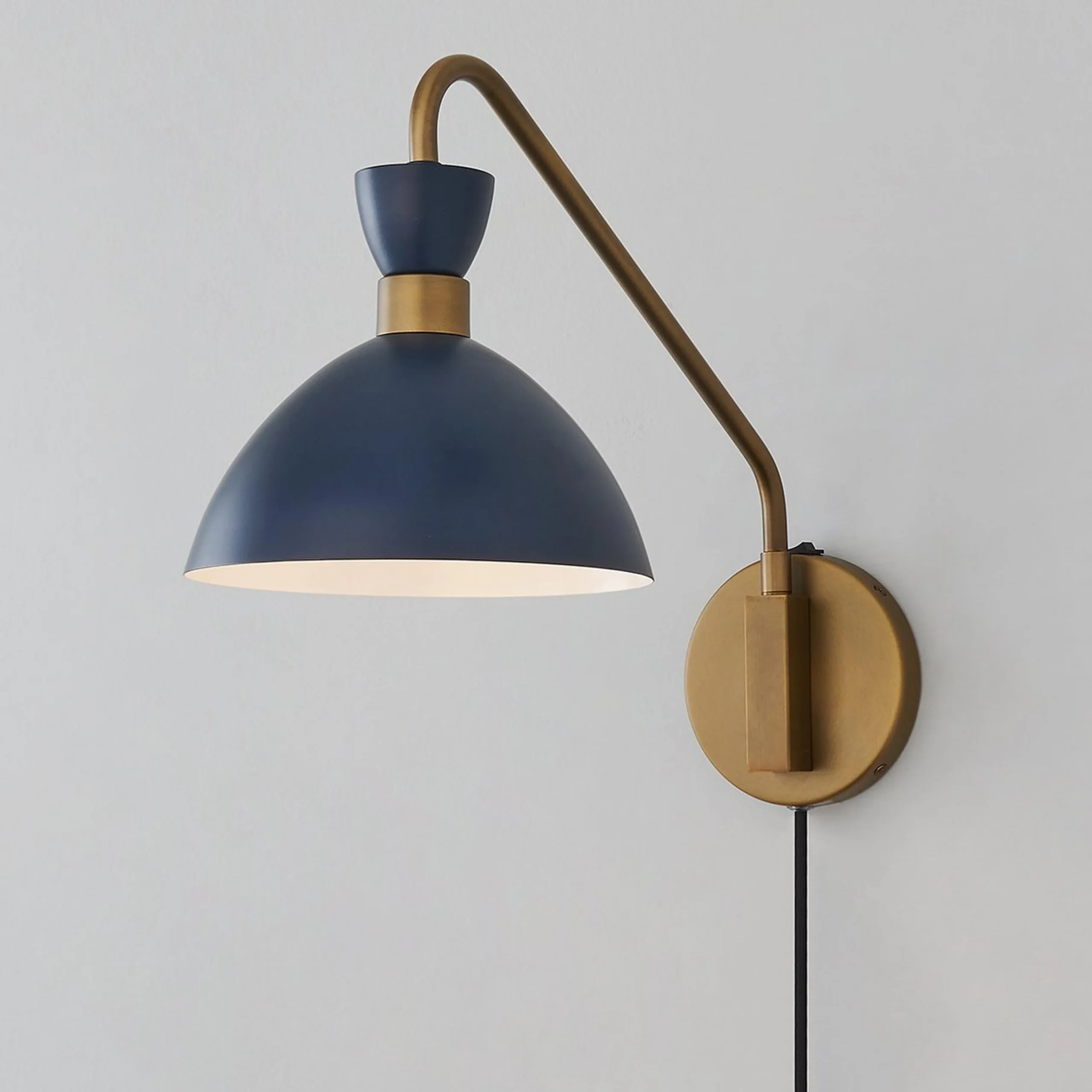 Arendelle Metal Swing Arm Sconce