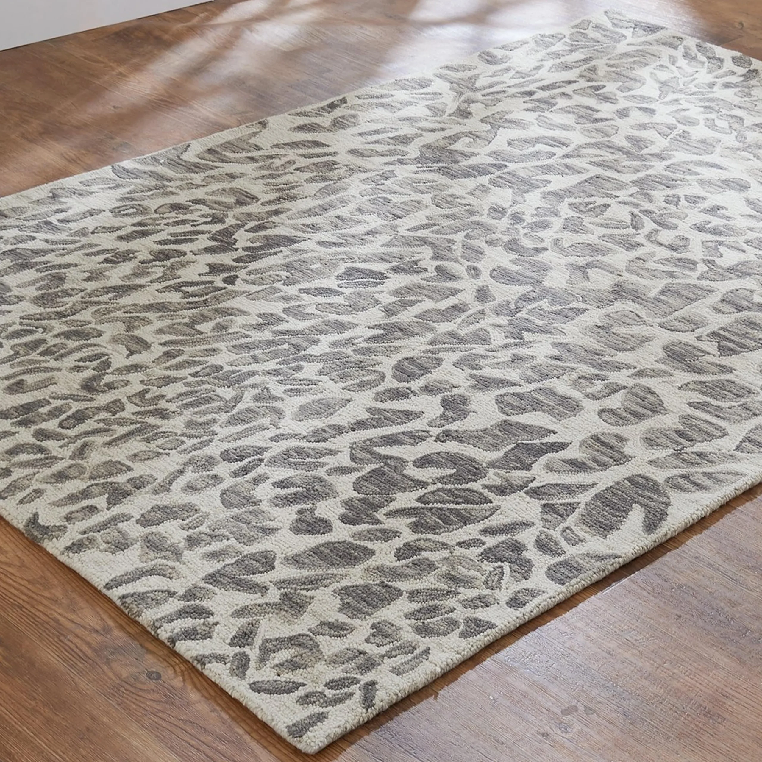 Cheerful Cheetah Hand-Hooked Rug
