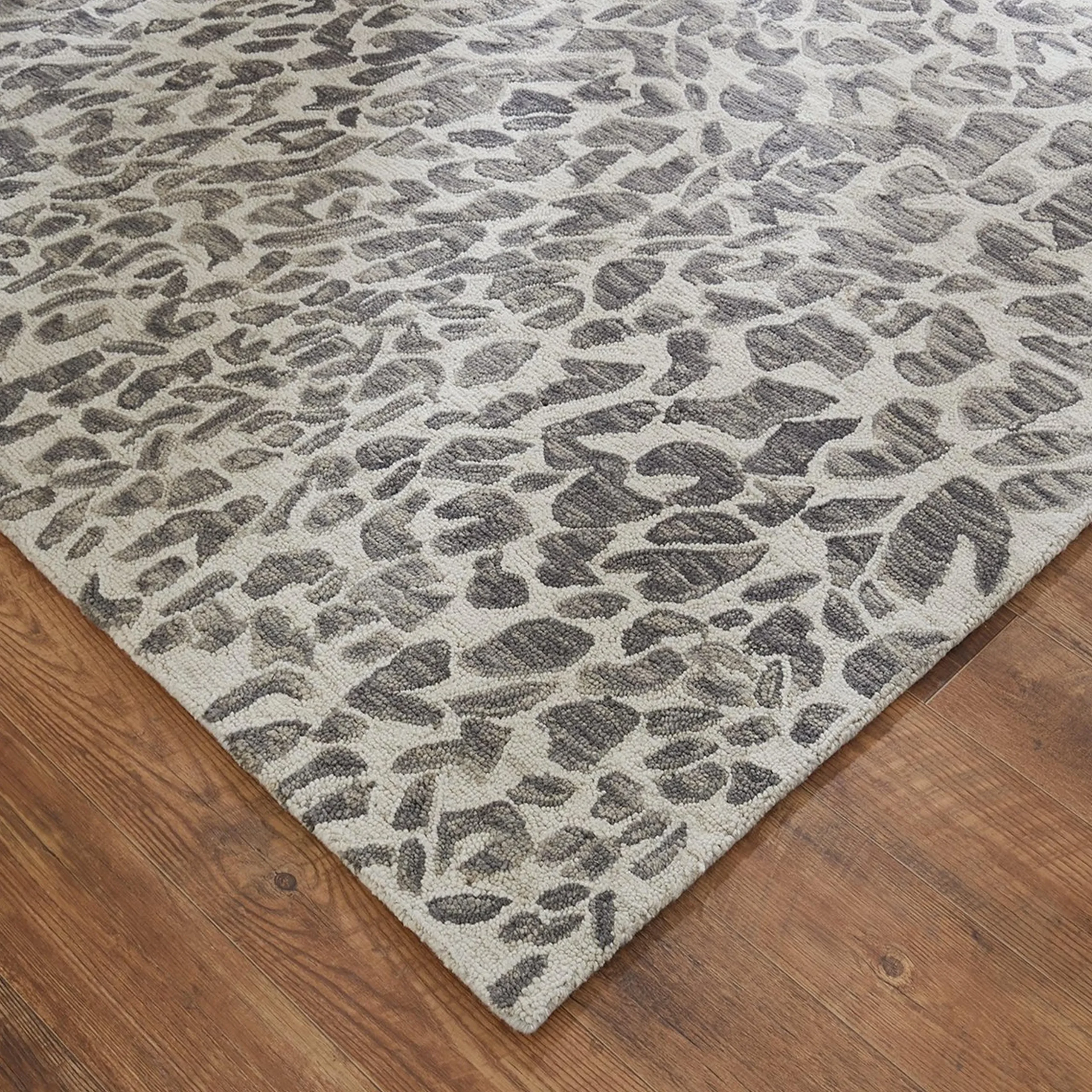 Cheerful Cheetah Hand-Hooked Rug