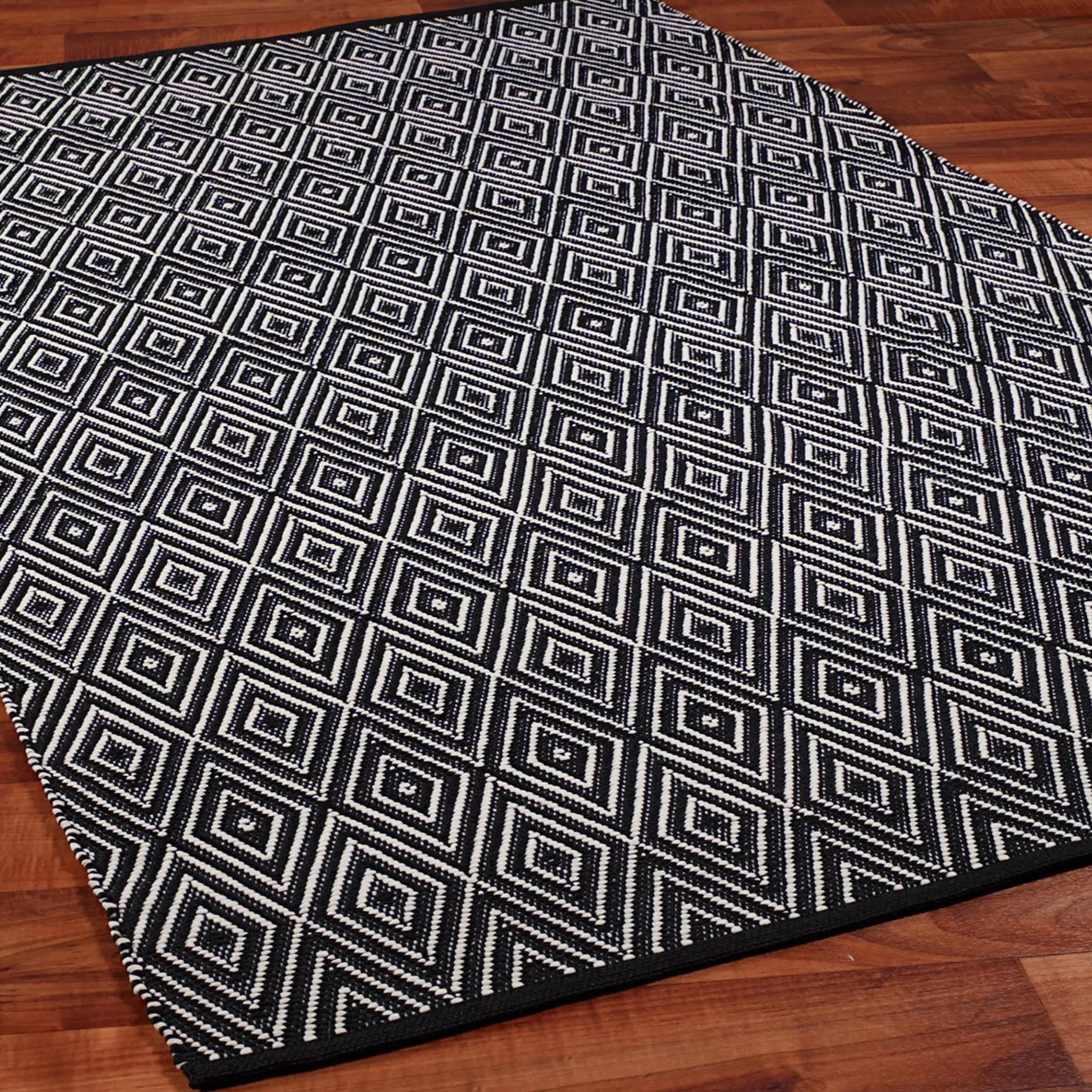 Concentric Diamond Indoor / Outdoor Rug