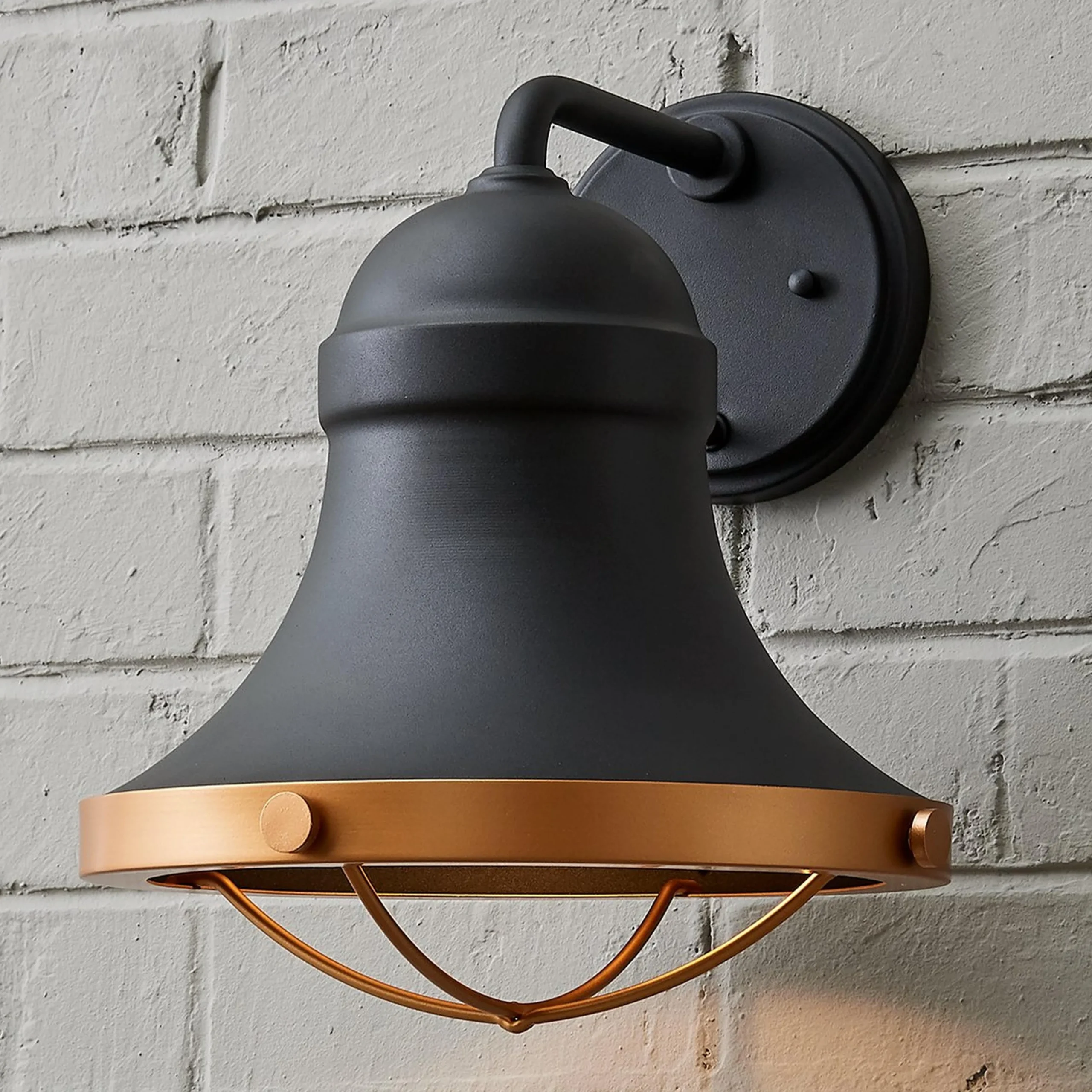 Contemporary Chic Outdoor Sconce