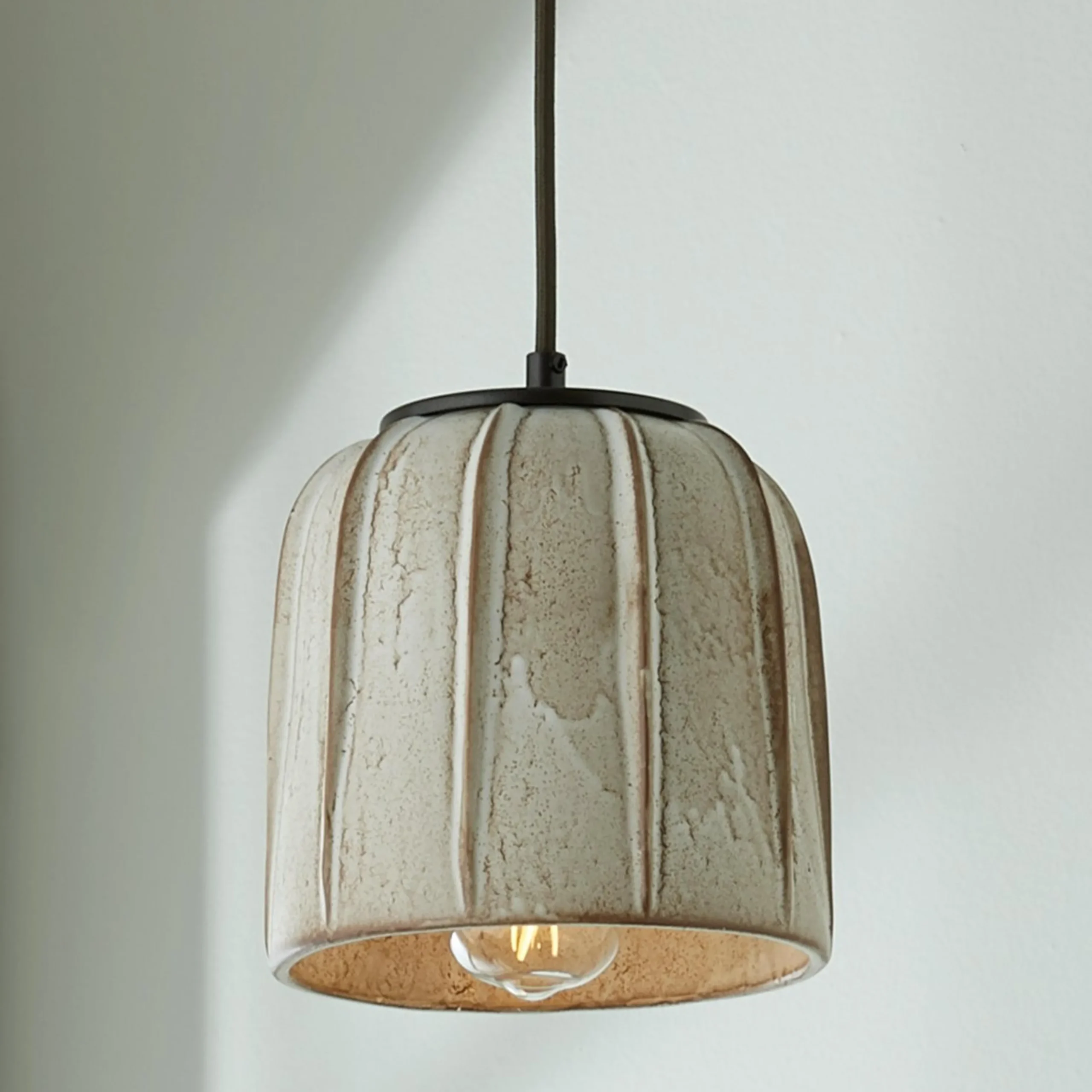 Distressed Cream Ridged Pot
