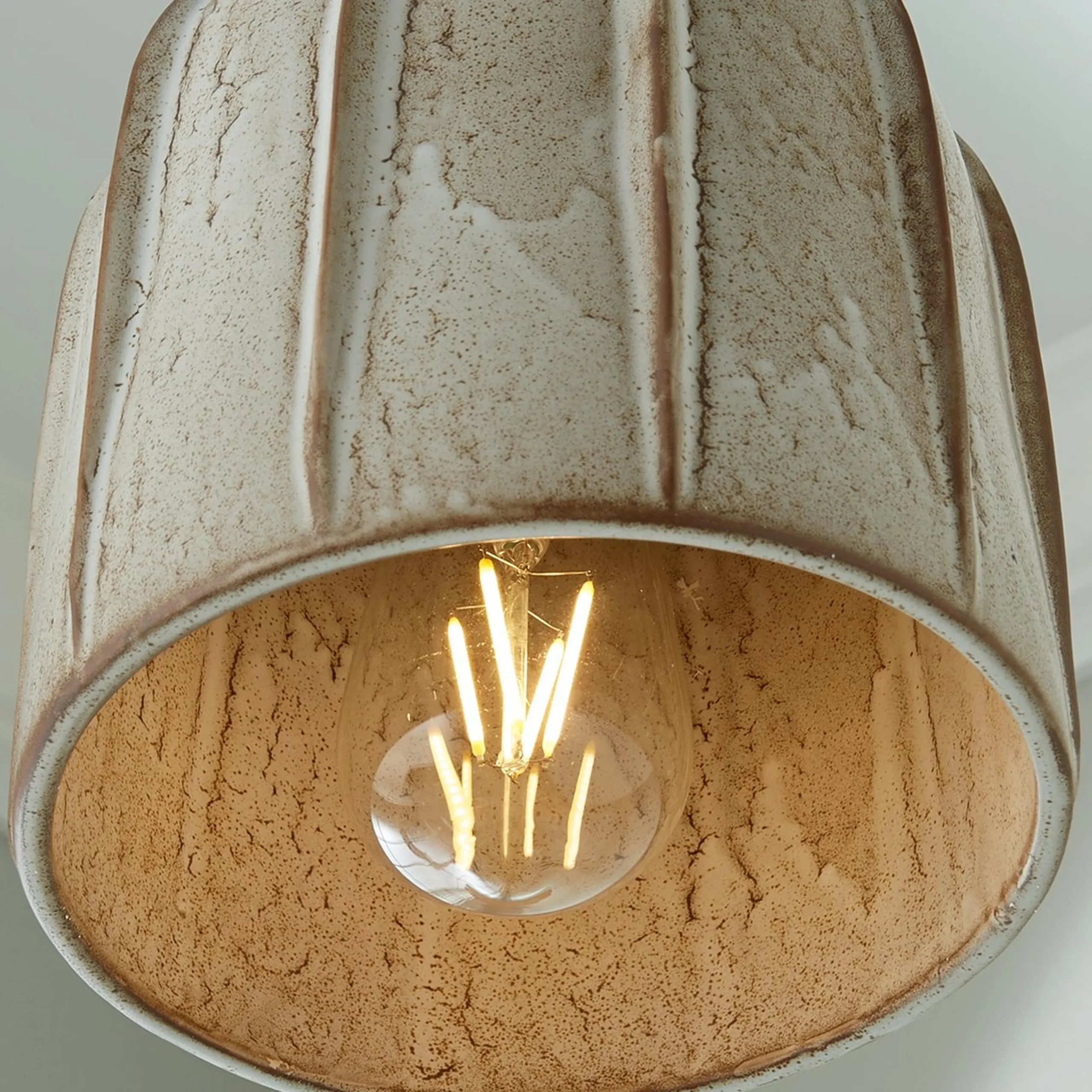 Distressed Cream Ridged Pot