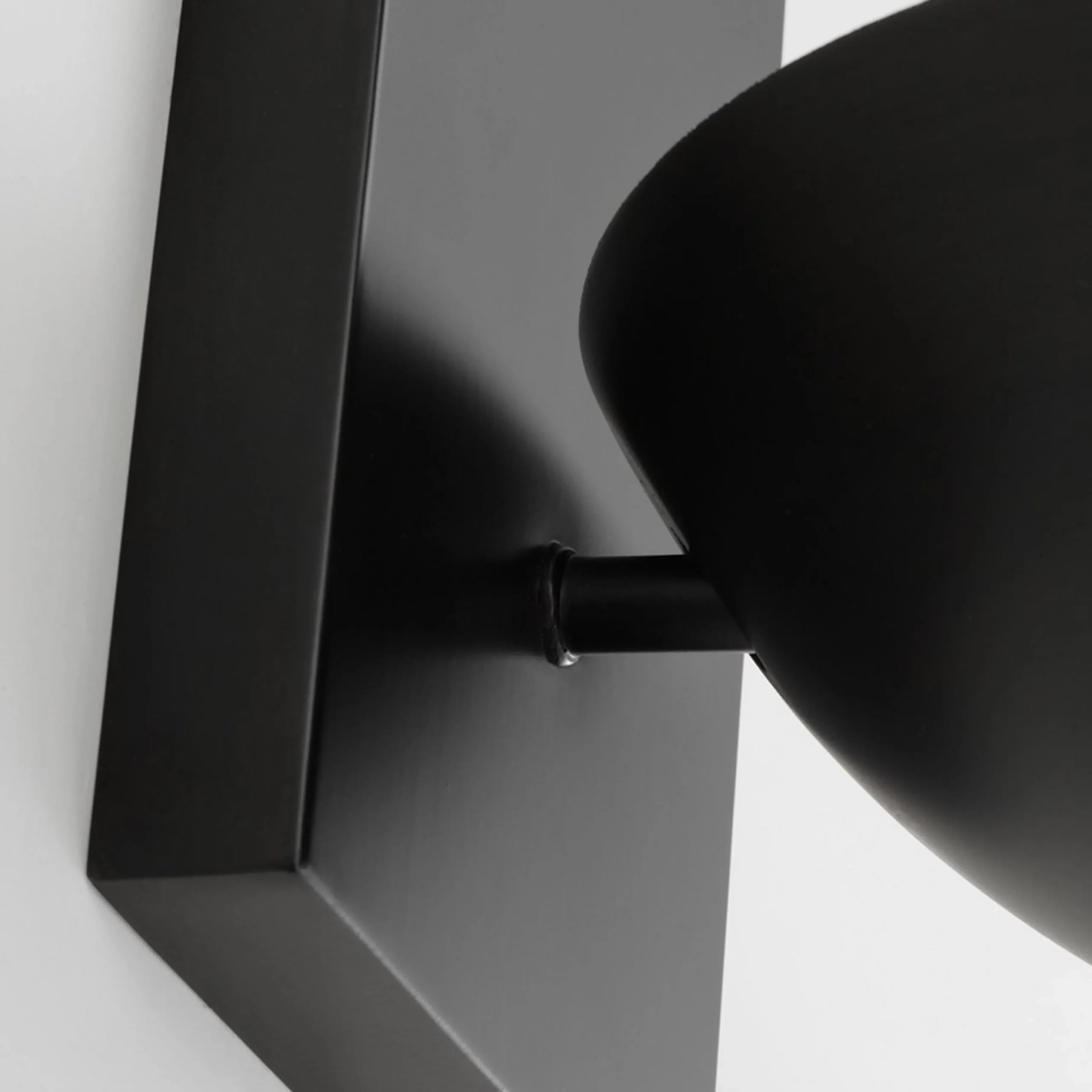 ED Ellen DeGeneres Nevel Sconce