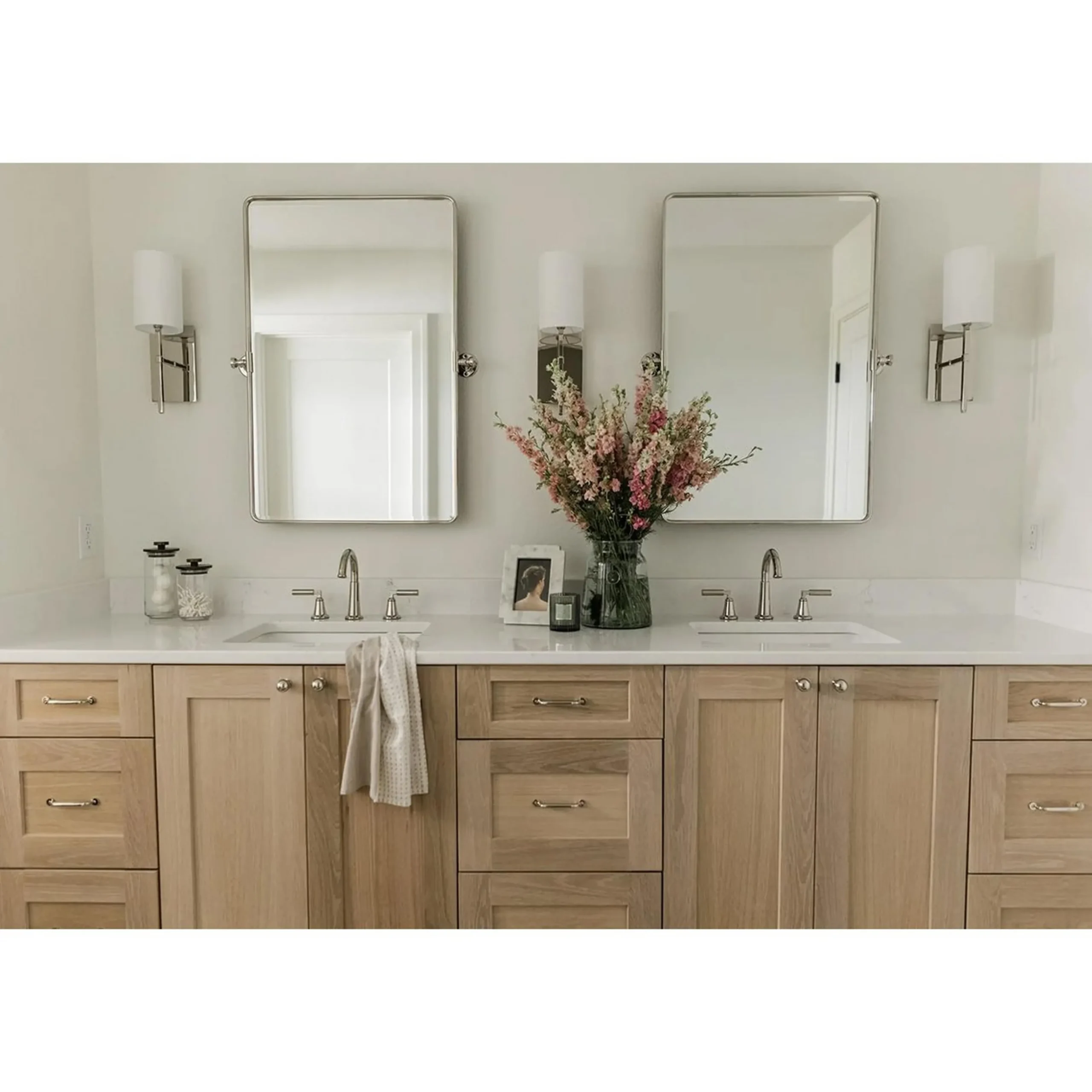 Elegant Minimalist Sconce - 1 Light