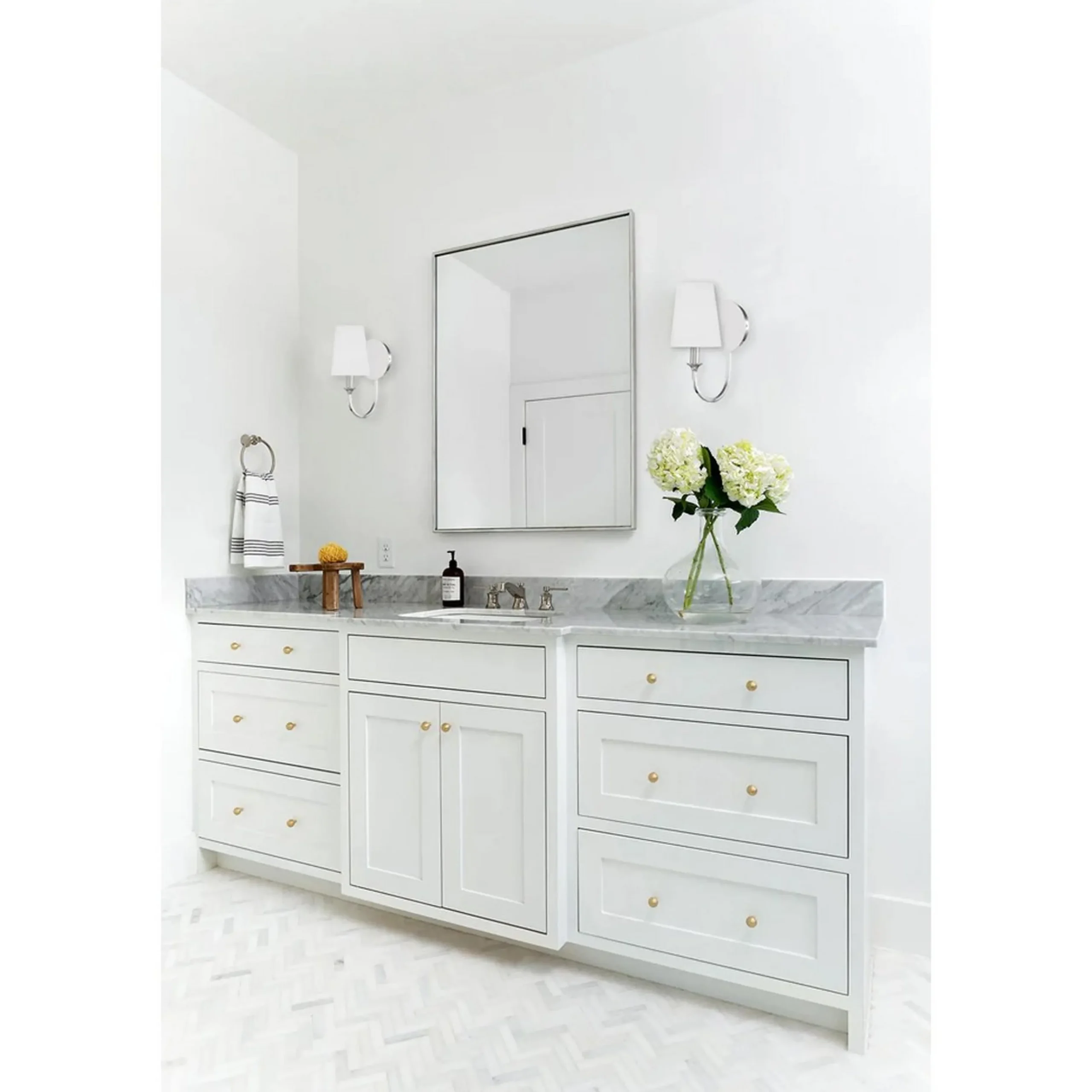 Gloriosa Single Sconce