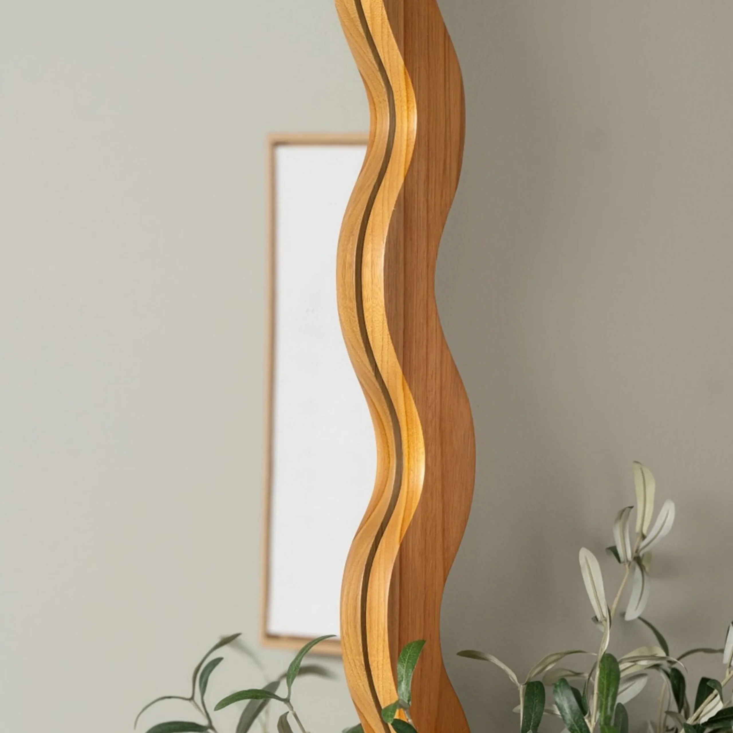 Himani Mirror