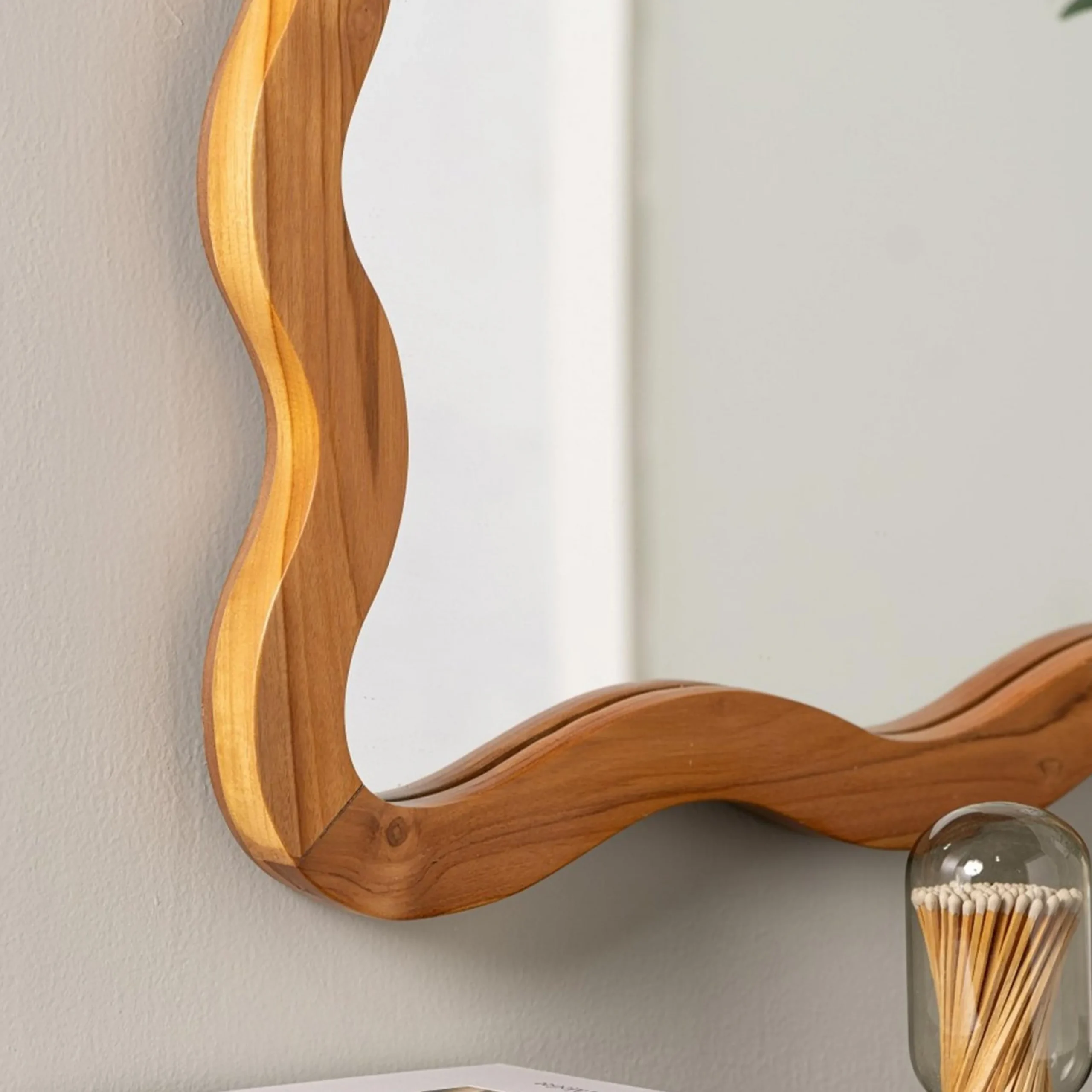 Himani Mirror