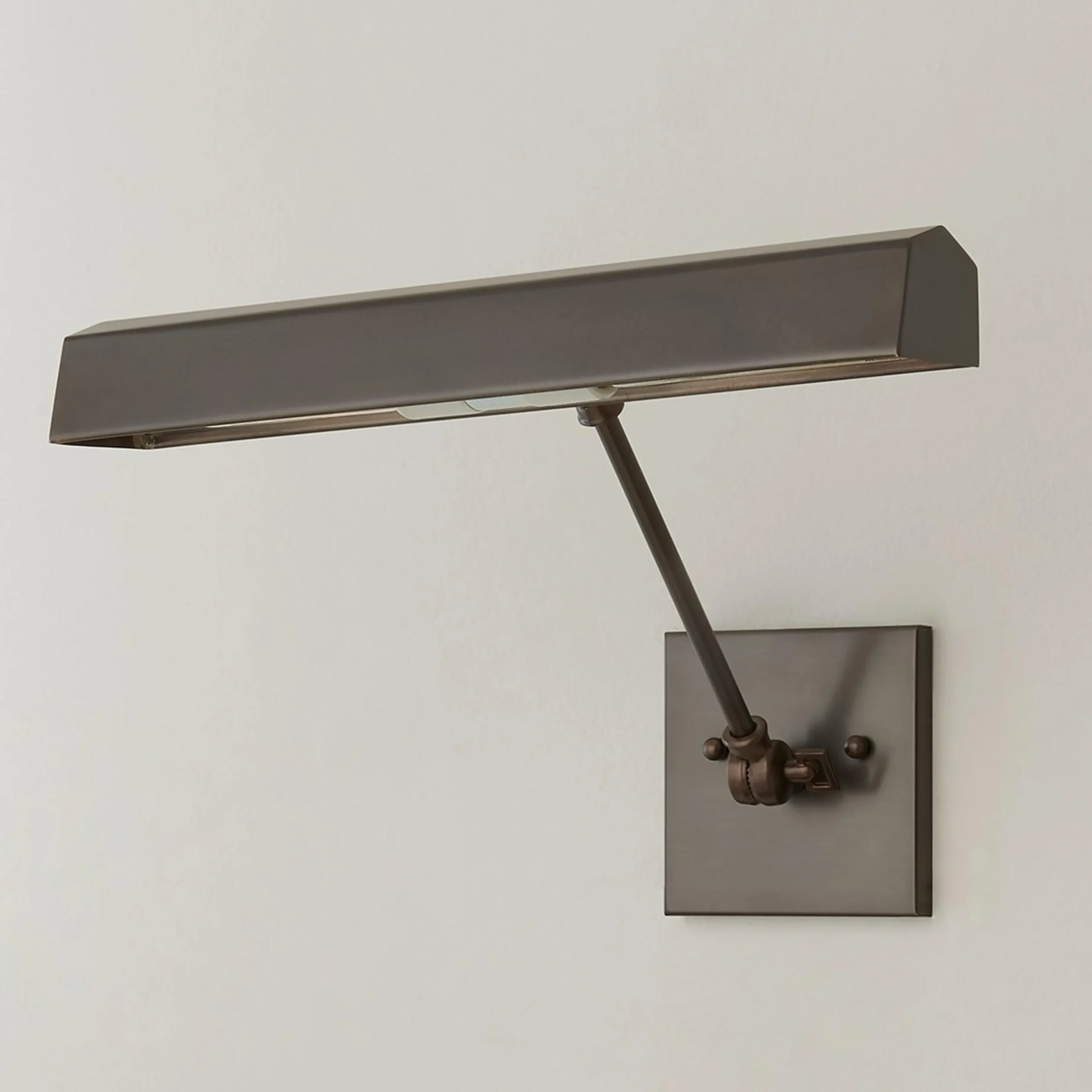 Hip Roof Shade Picture Light