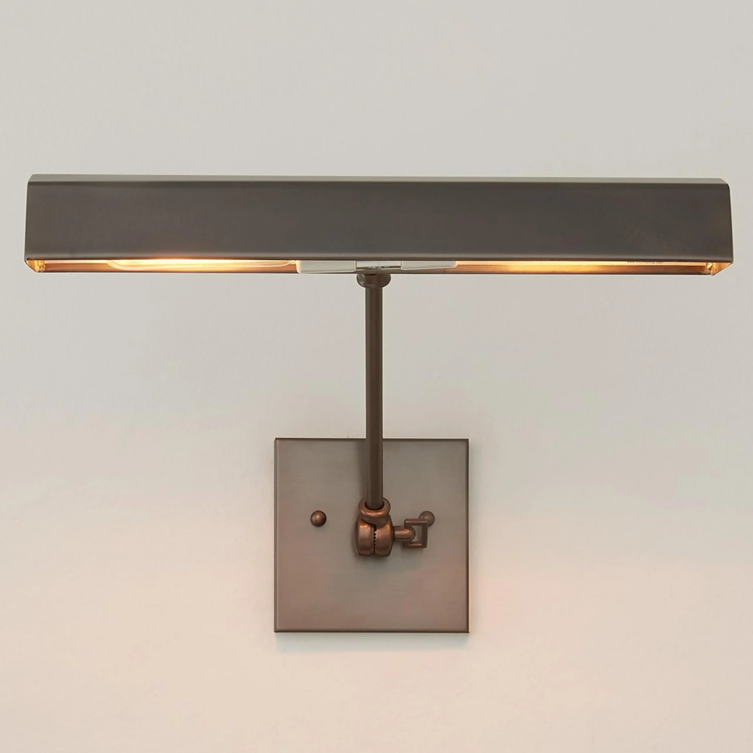 Hip Roof Shade Picture Light