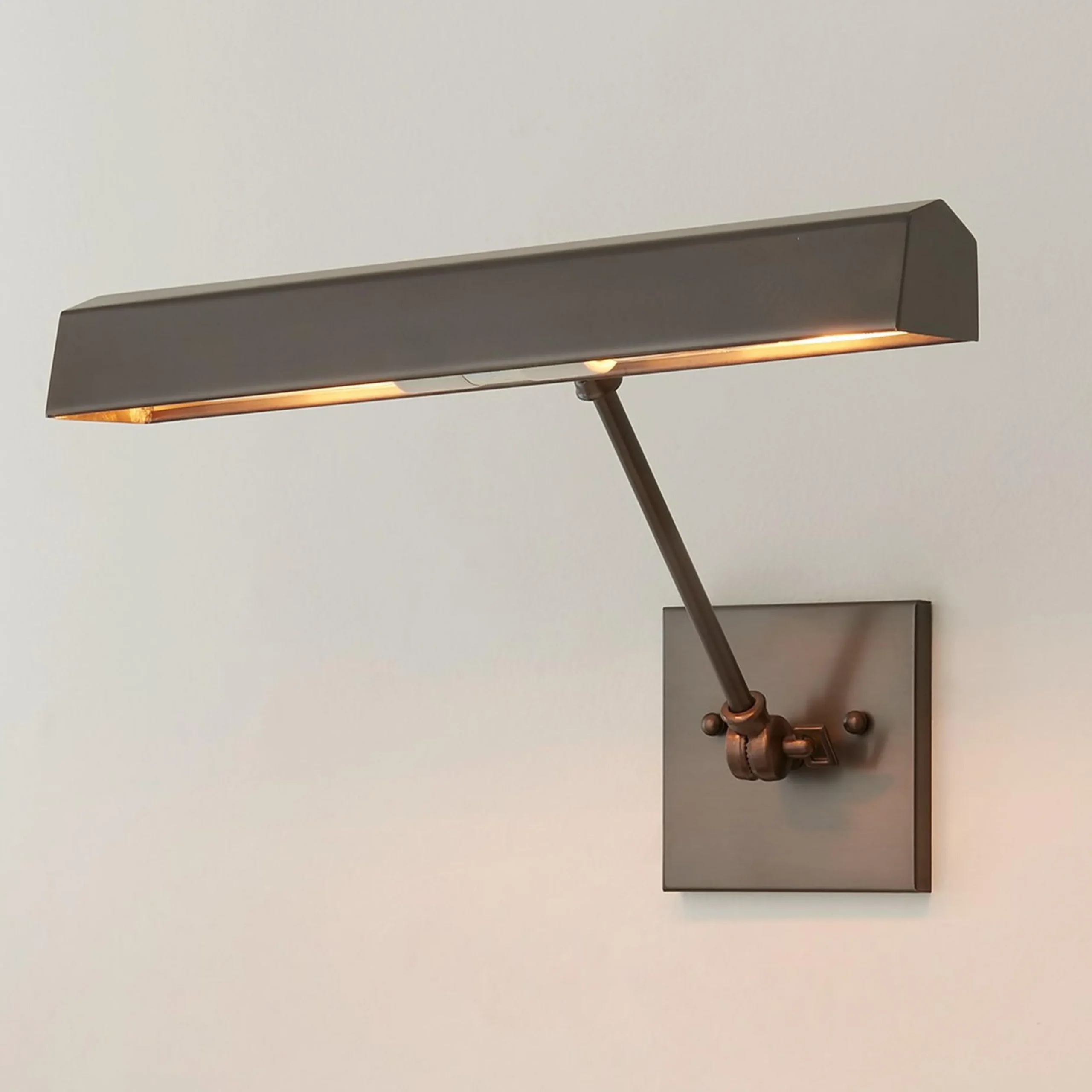 Hip Roof Shade Picture Light