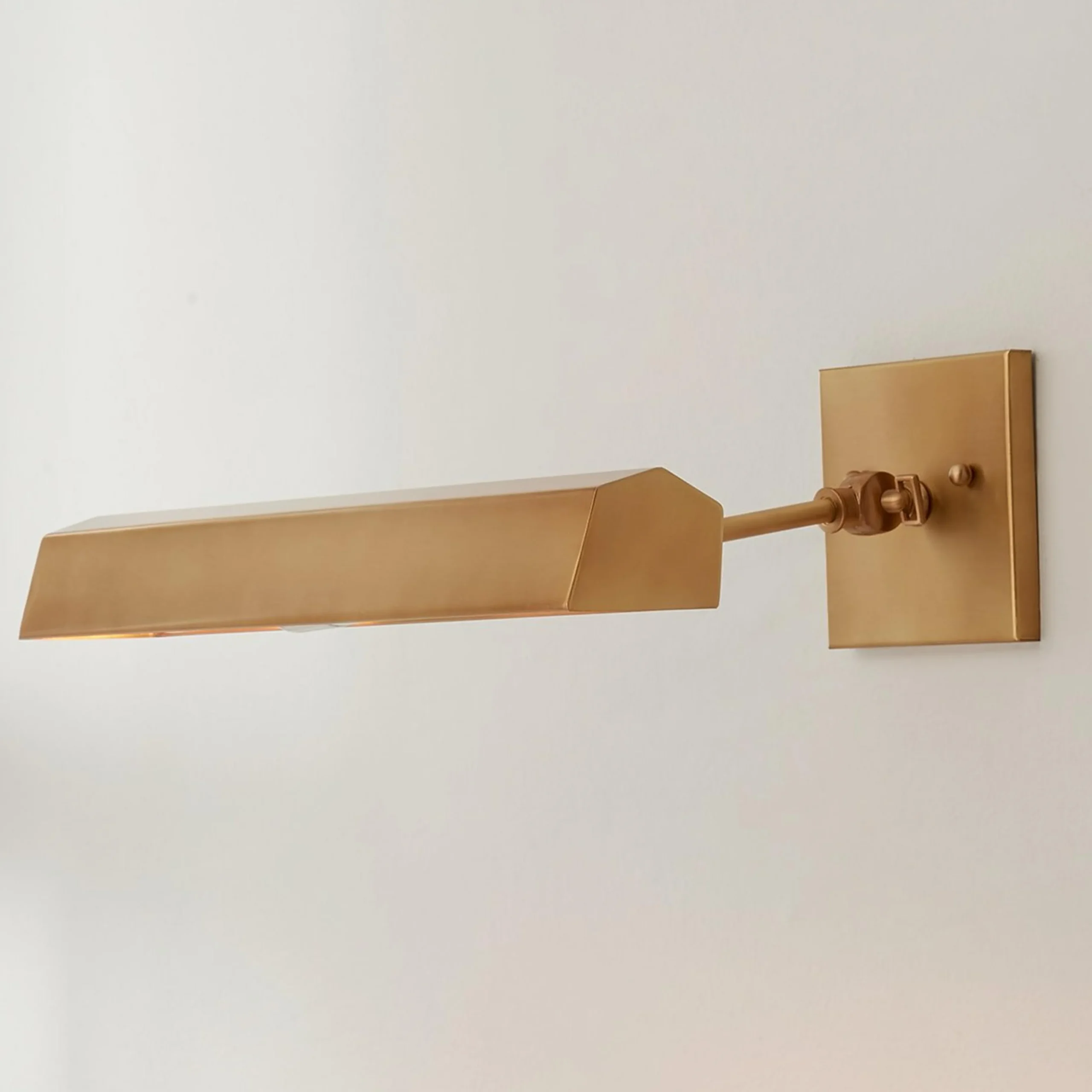 Hip Roof Shade Picture Light