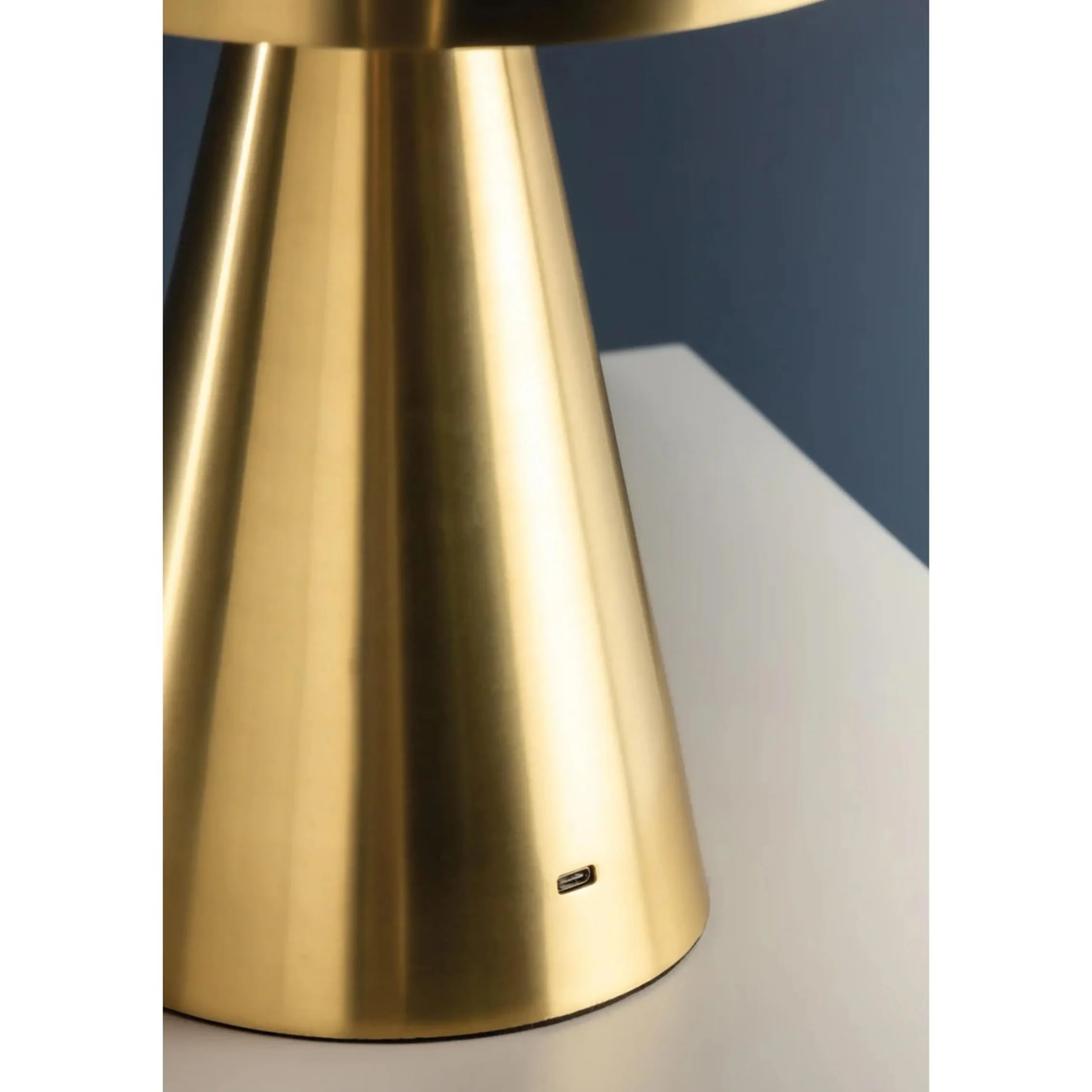 Lampedo Rechargeable LED Table Lamp