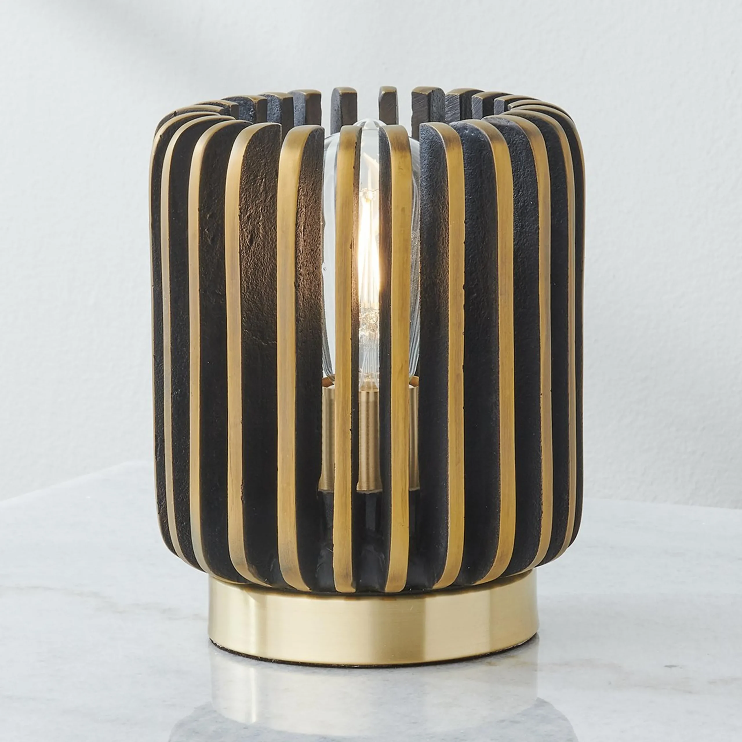Linear Cage Table Lamp