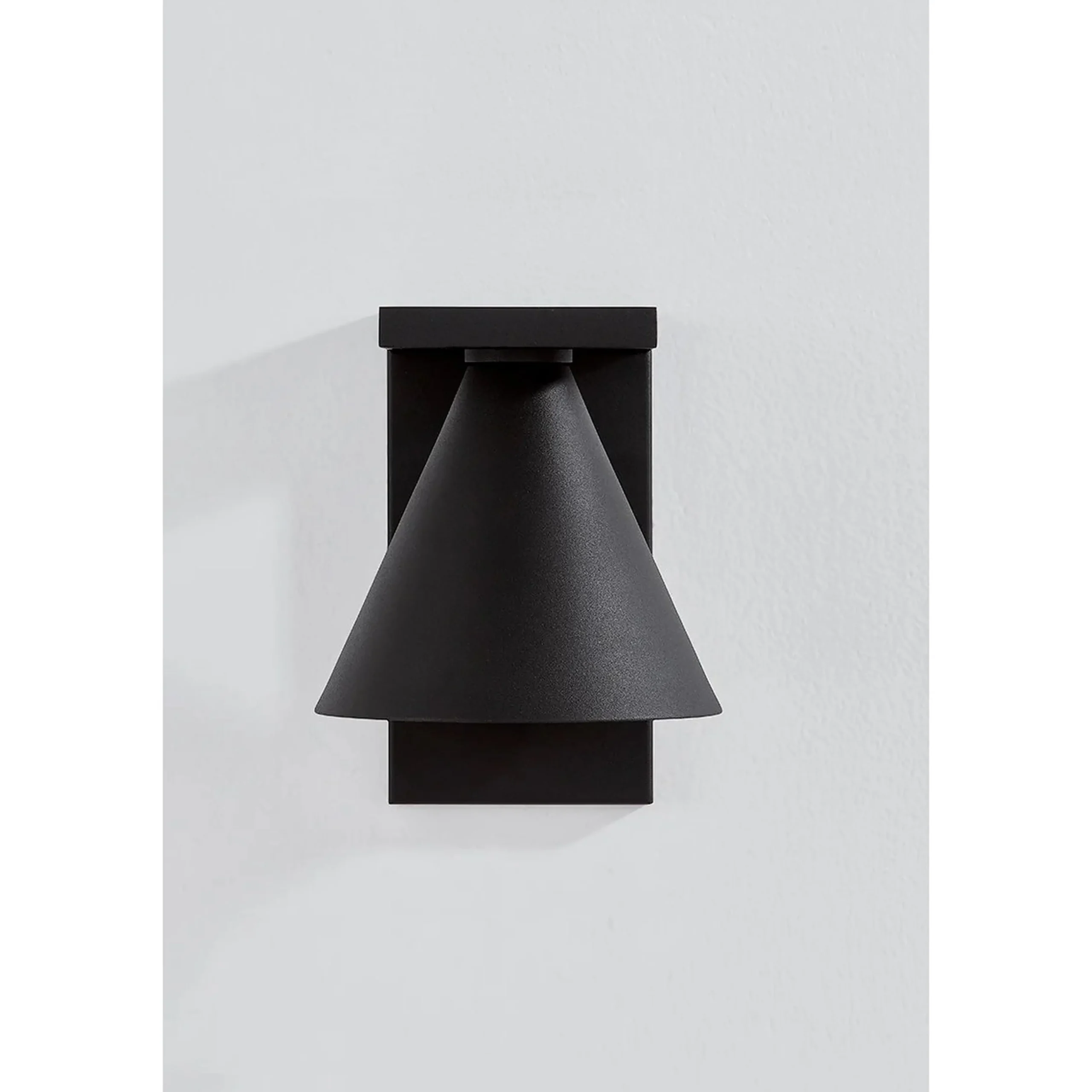 Lochmere Outdoor Sconce - Large
