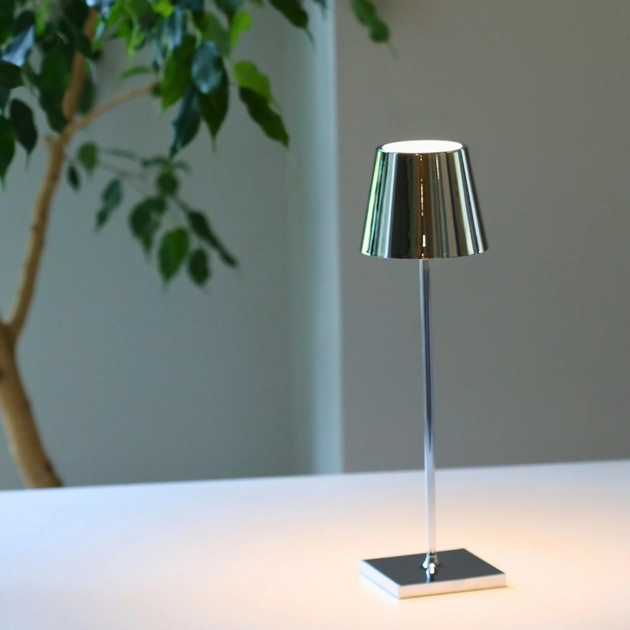 Lucy Cordless Table Lamp - Glossy