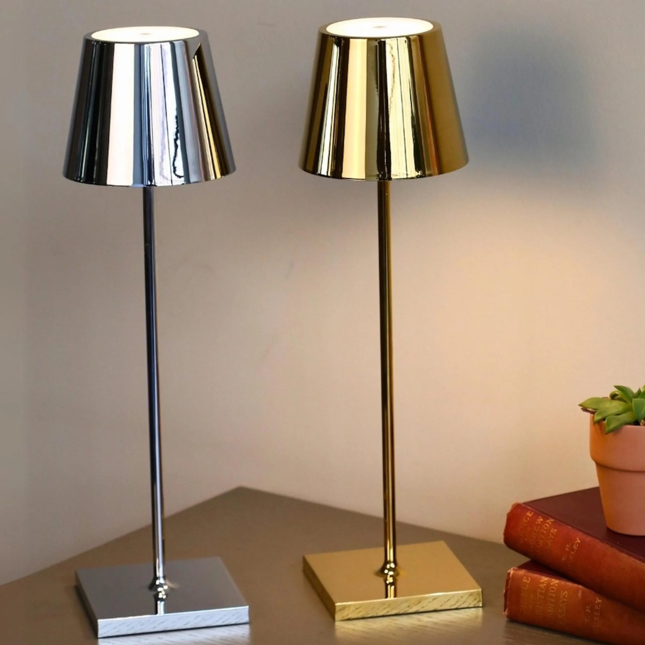 Lucy Cordless Table Lamp - Glossy