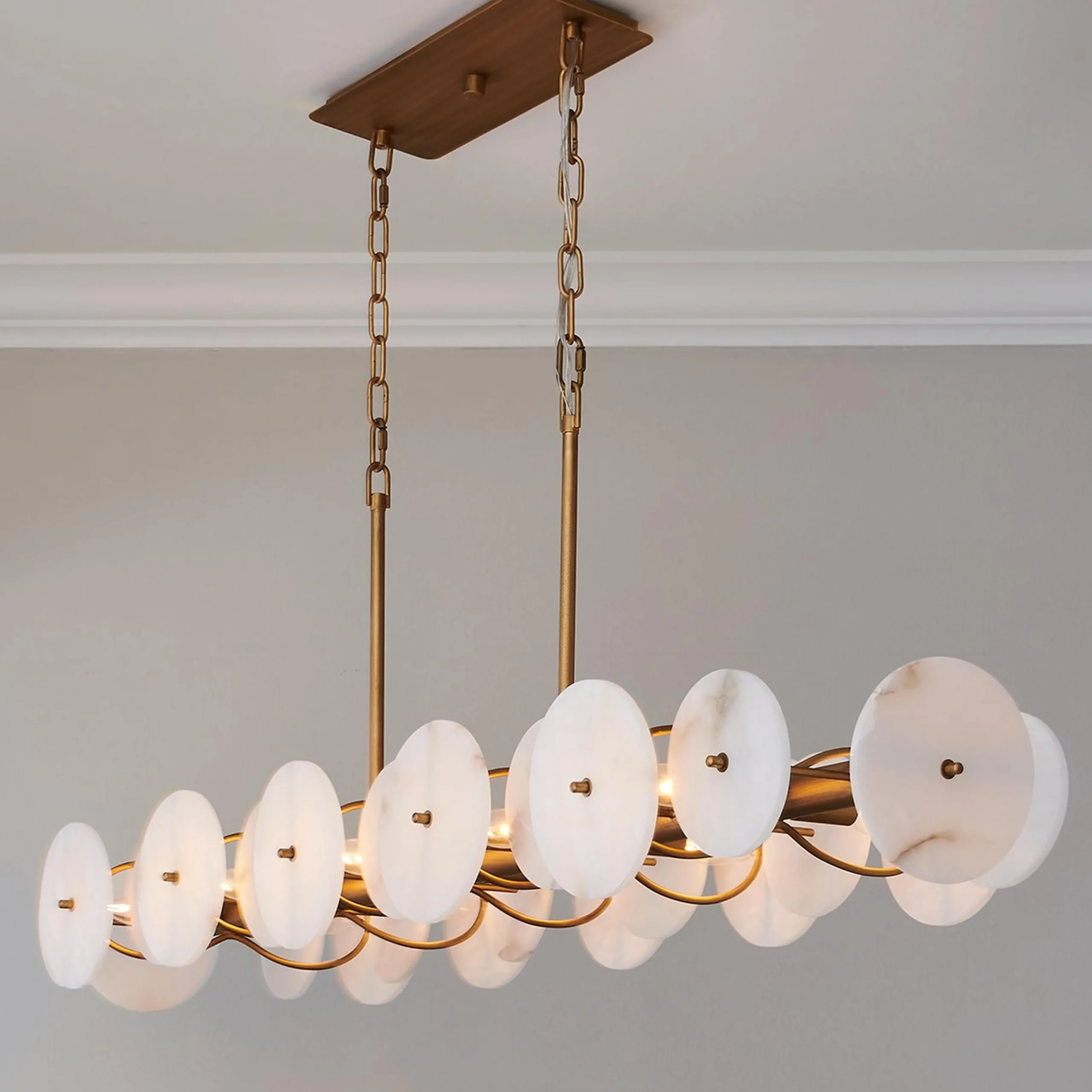 Lumovas Island Chandelier