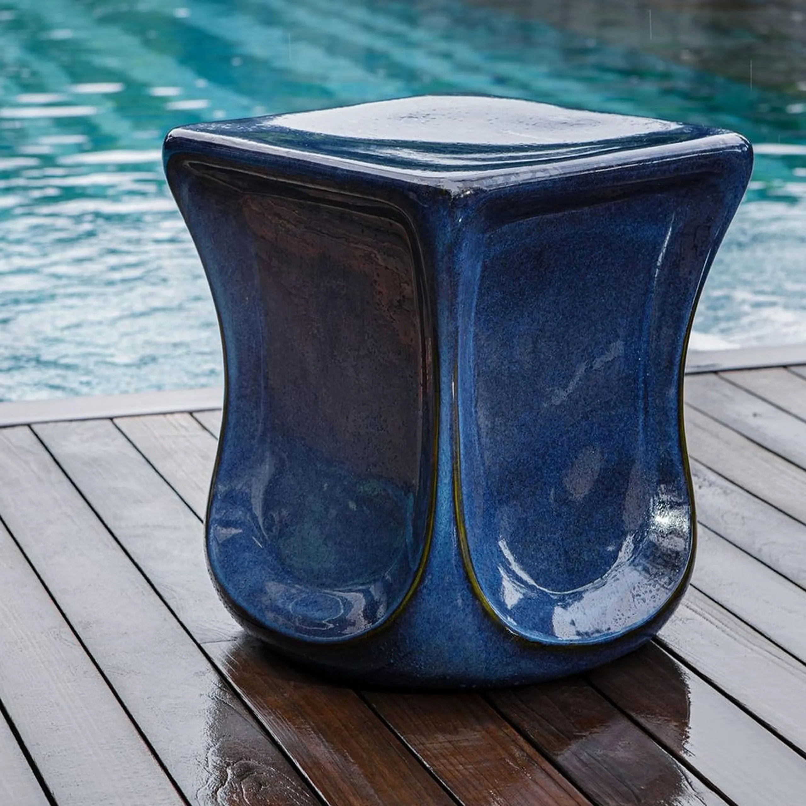 Lunes Indoor / Outdoor Stool