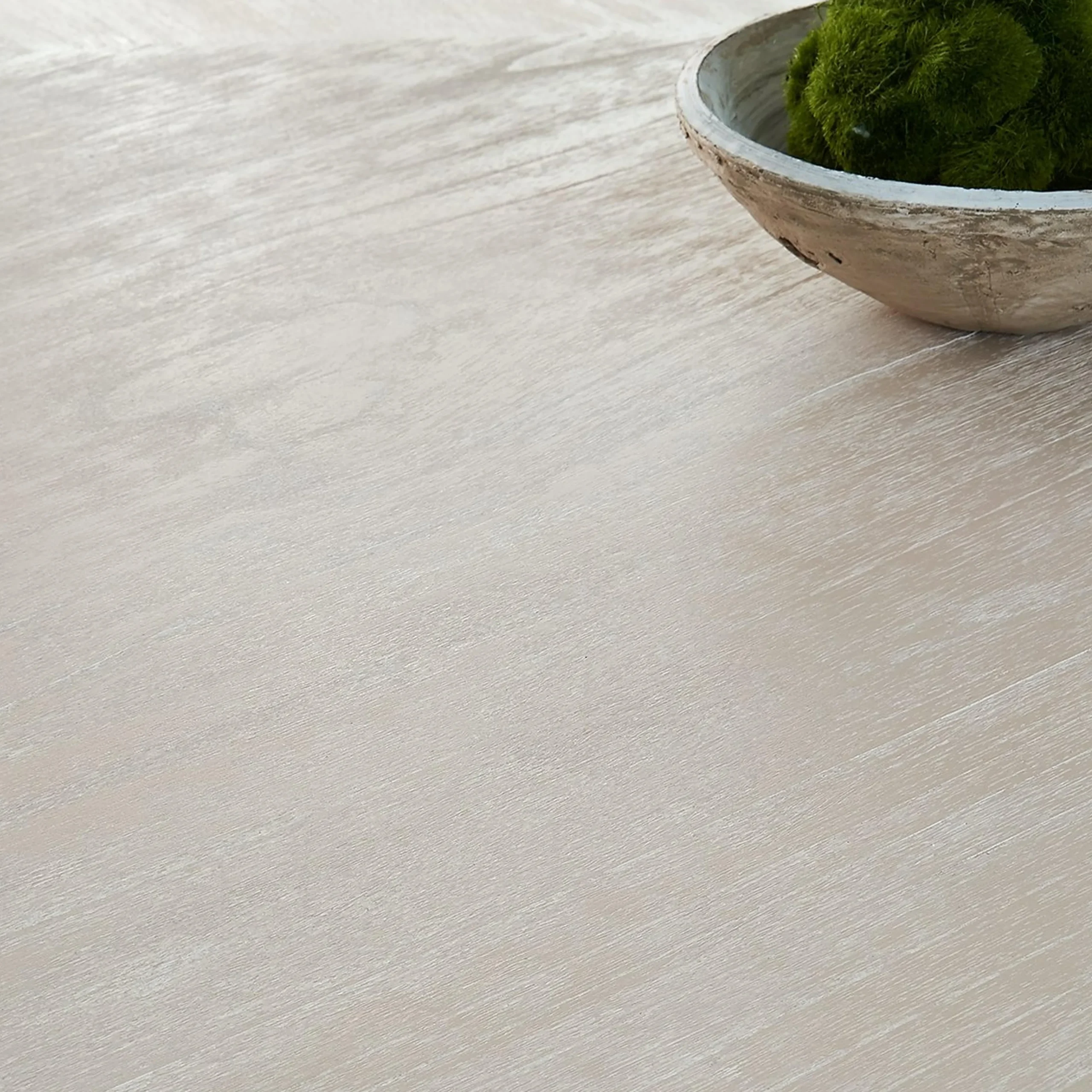 New York Chic Dining Table