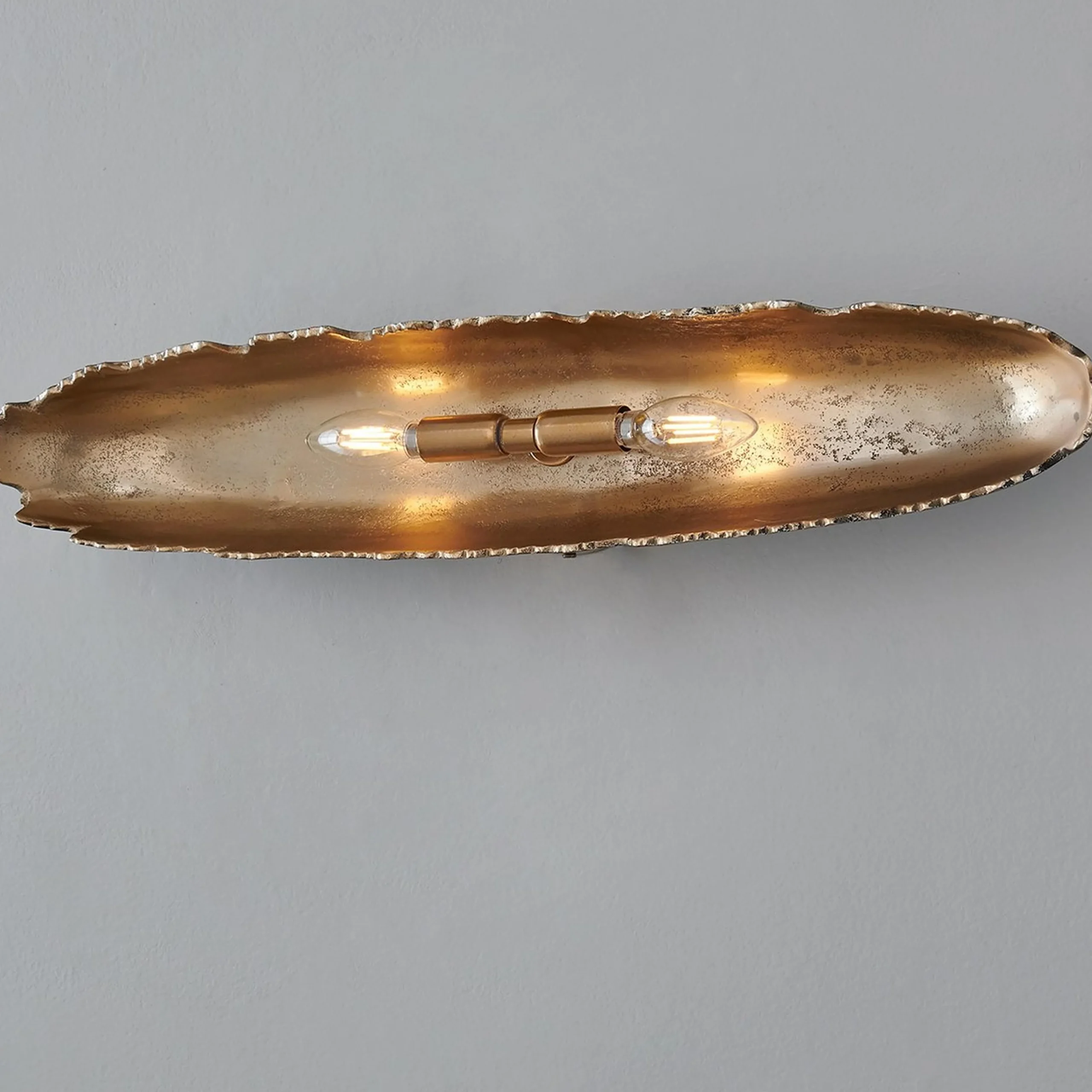 Oumaumau Sconce