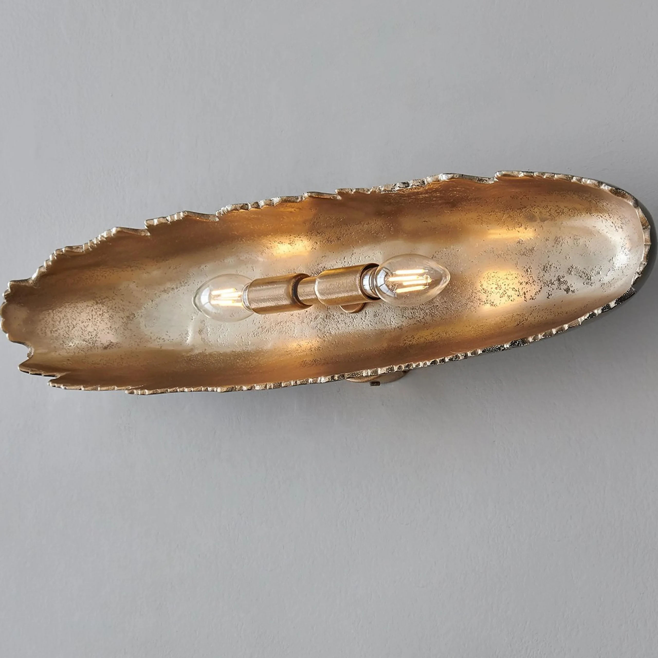 Oumaumau Sconce