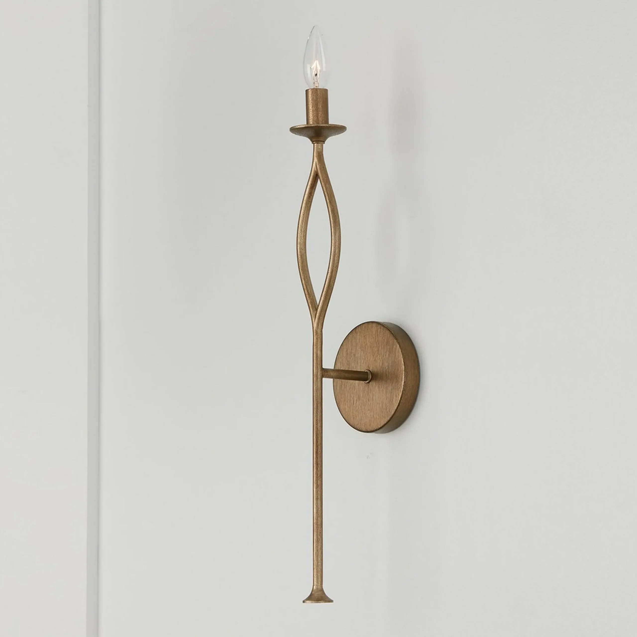 Pointed Eyelet Sconce