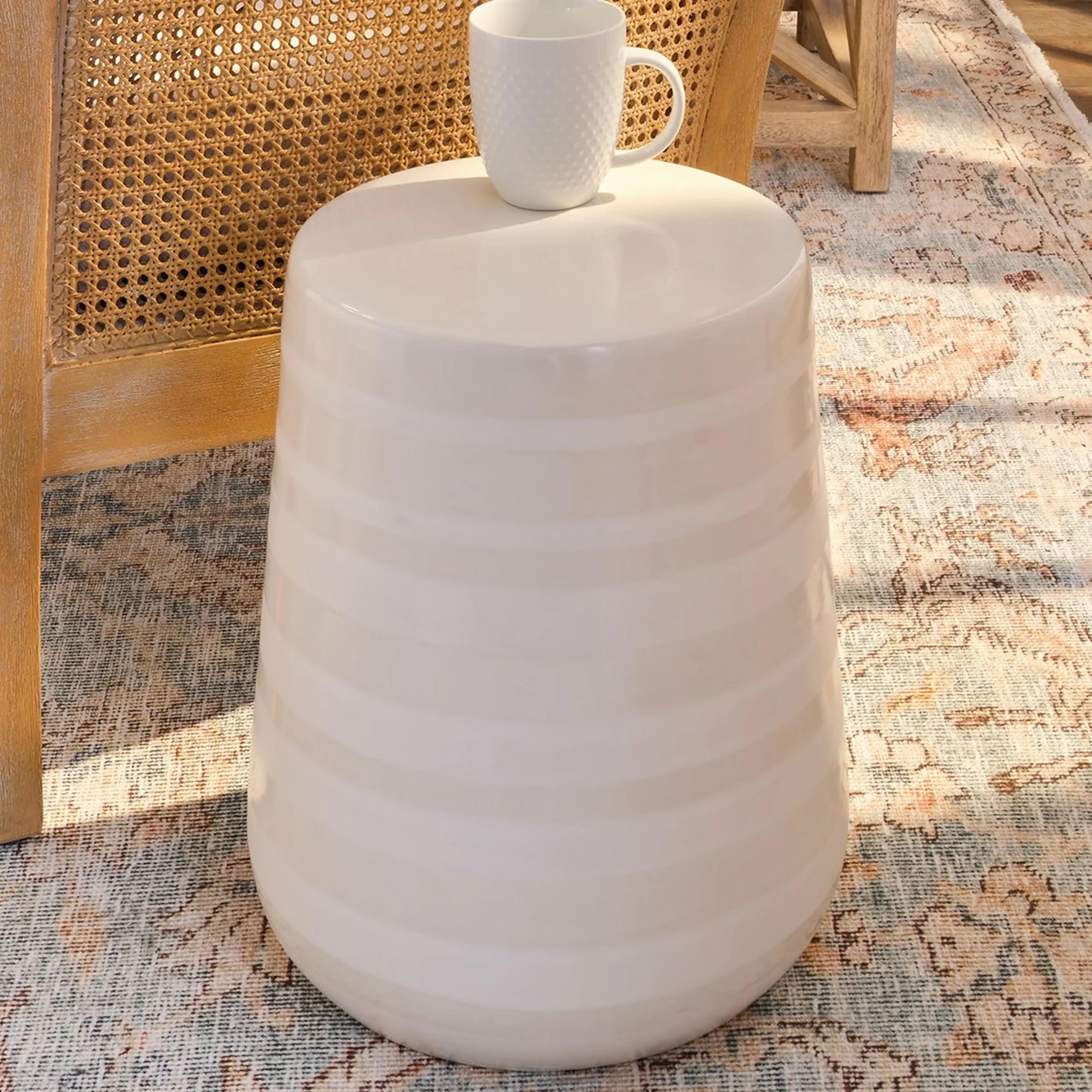 Rohdeyo Stool