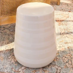 Rohdeyo Stool