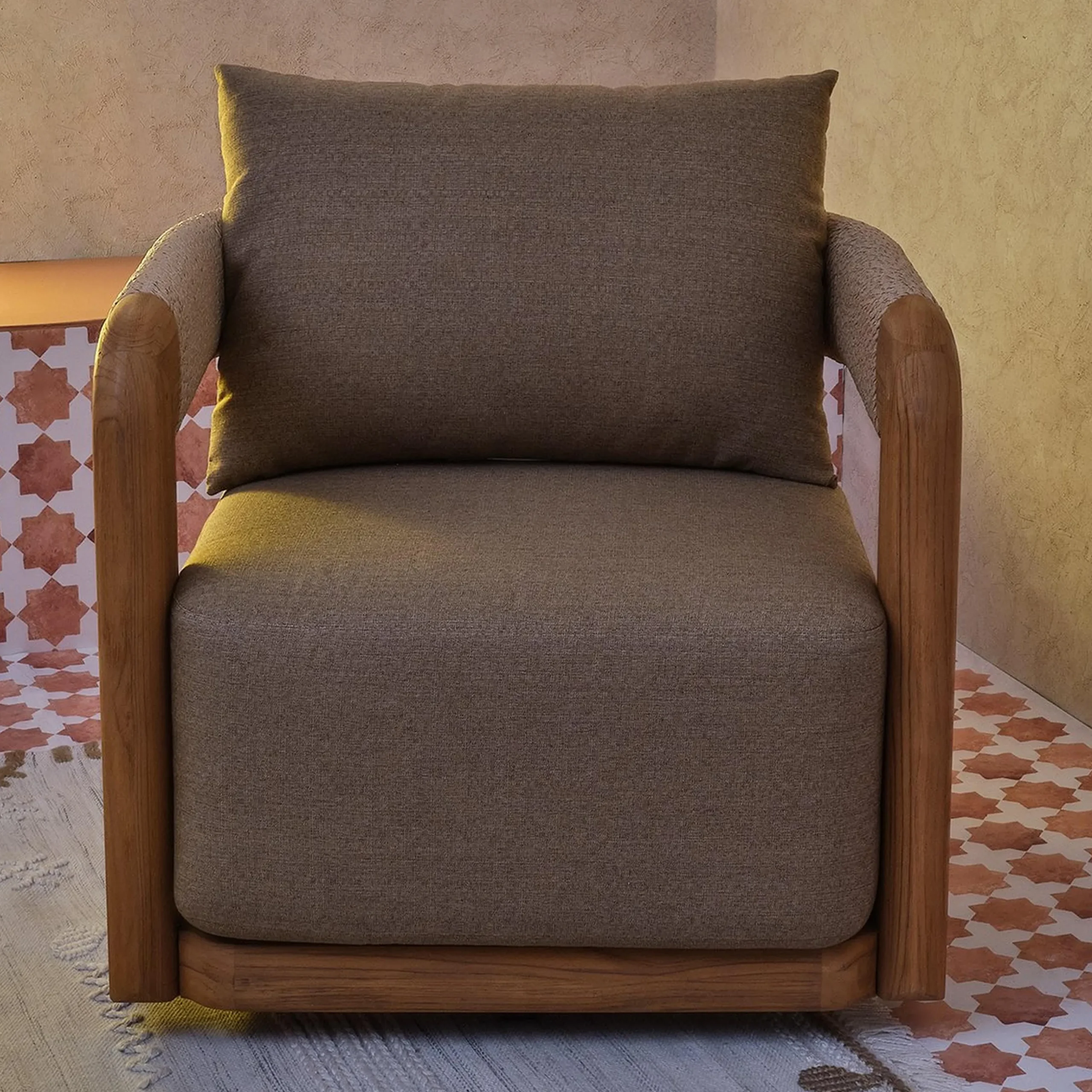 Rope Arm Outdoor Swivel Chair
