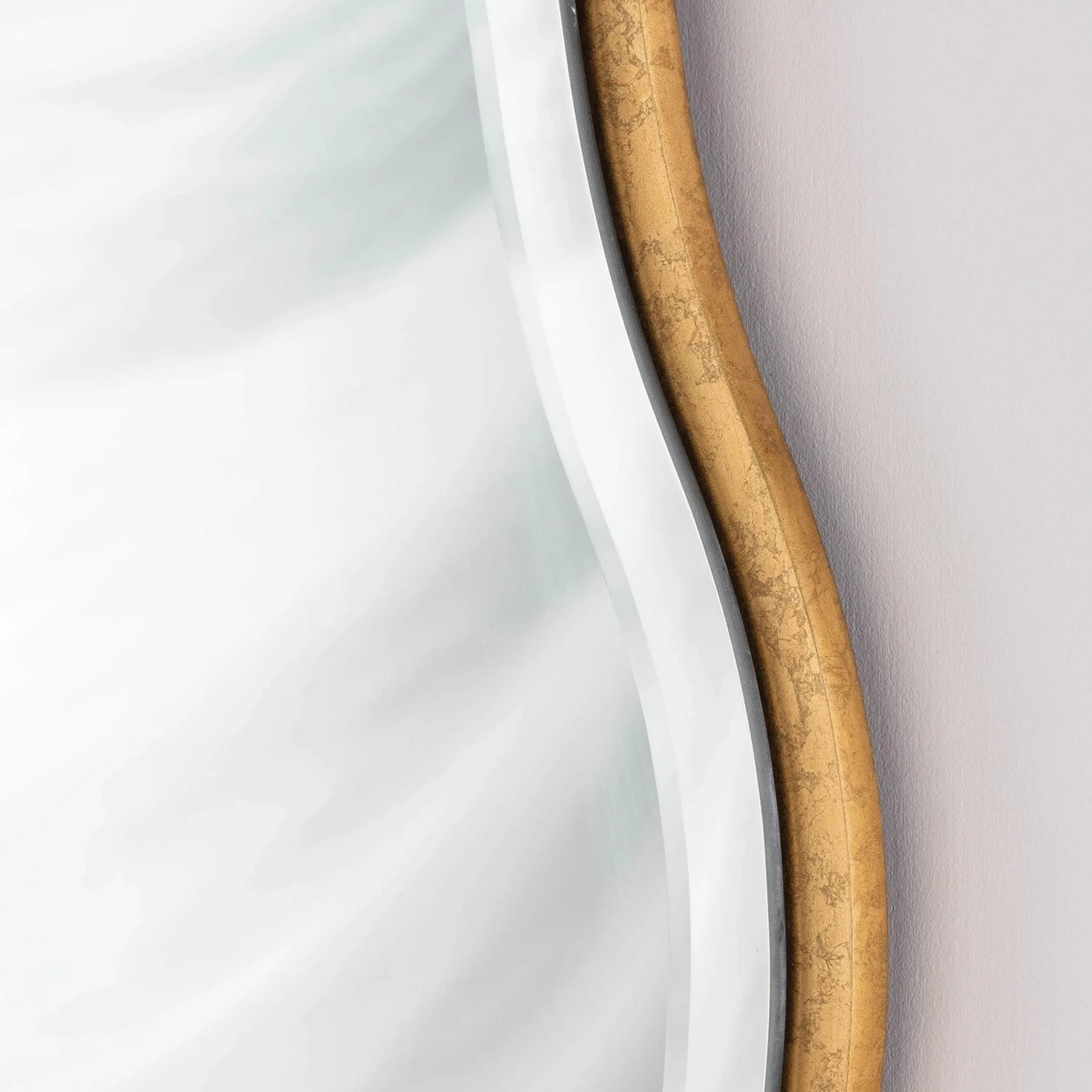Round Gilded Scallop Mirror - Large