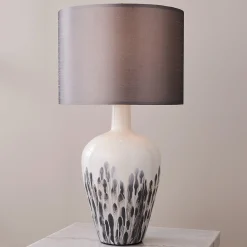 Safed Tapakana Table Lamp