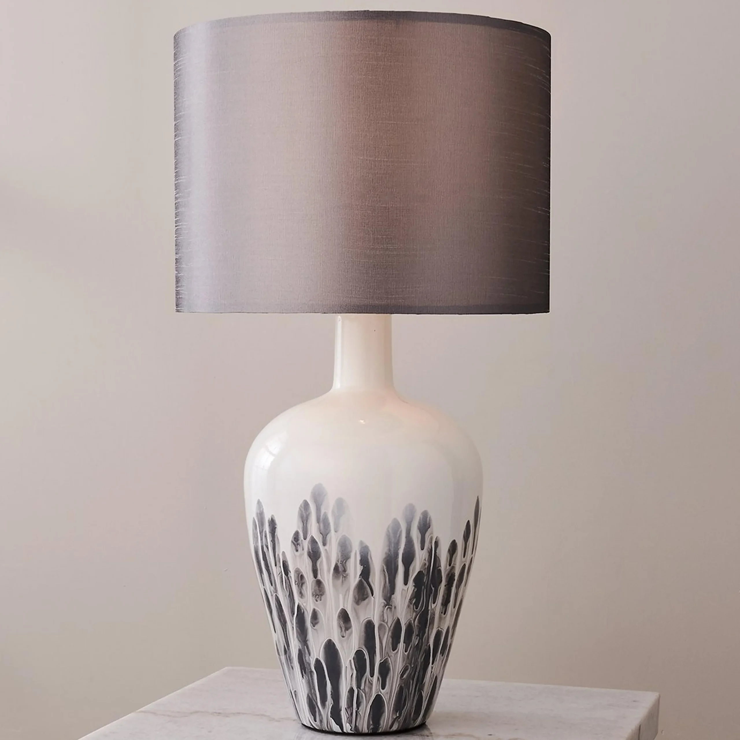 Safed Tapakana Table Lamp