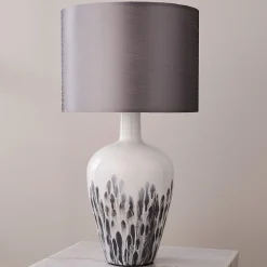 Safed Tapakana Table Lamp