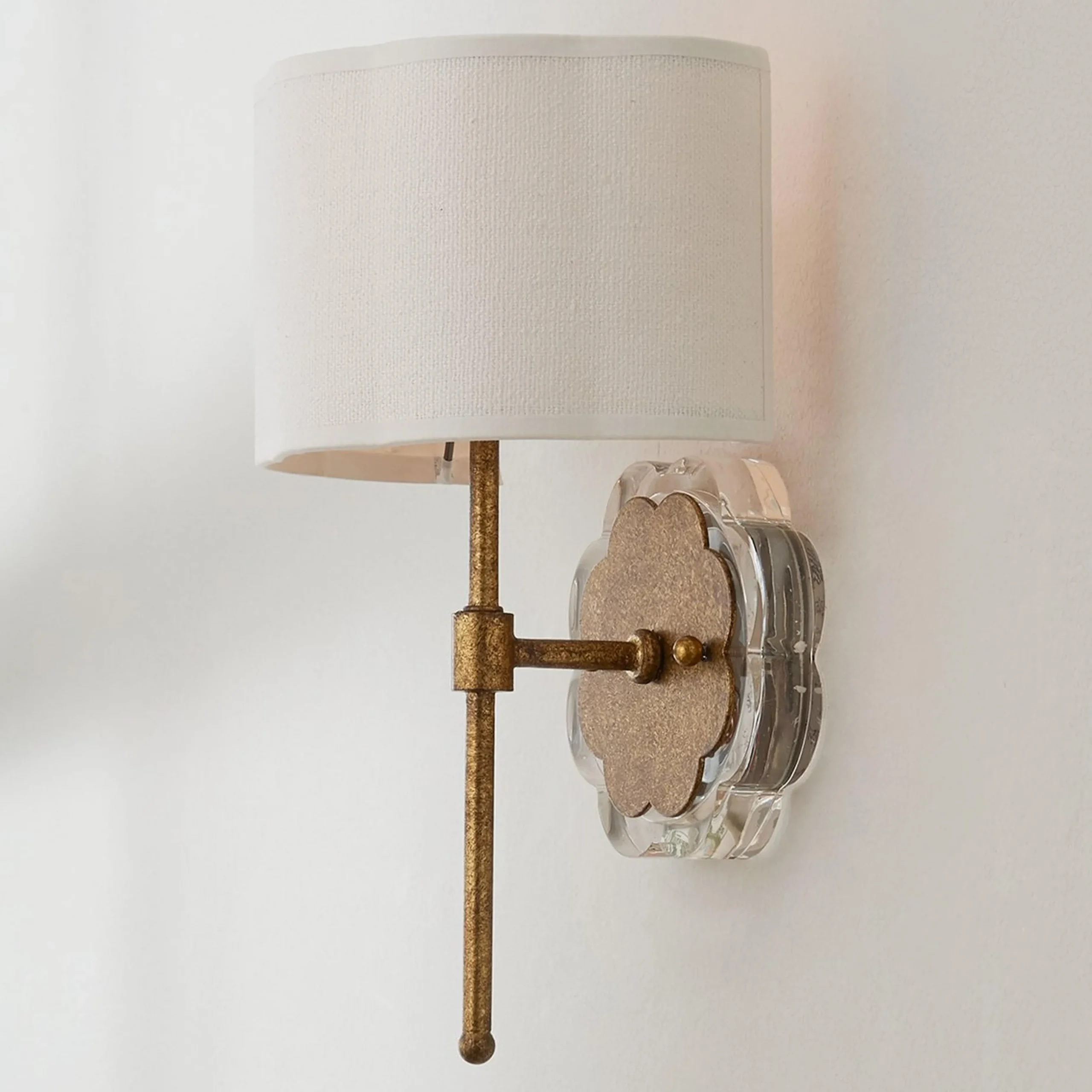 Scalloped Daisy Shade Sconce