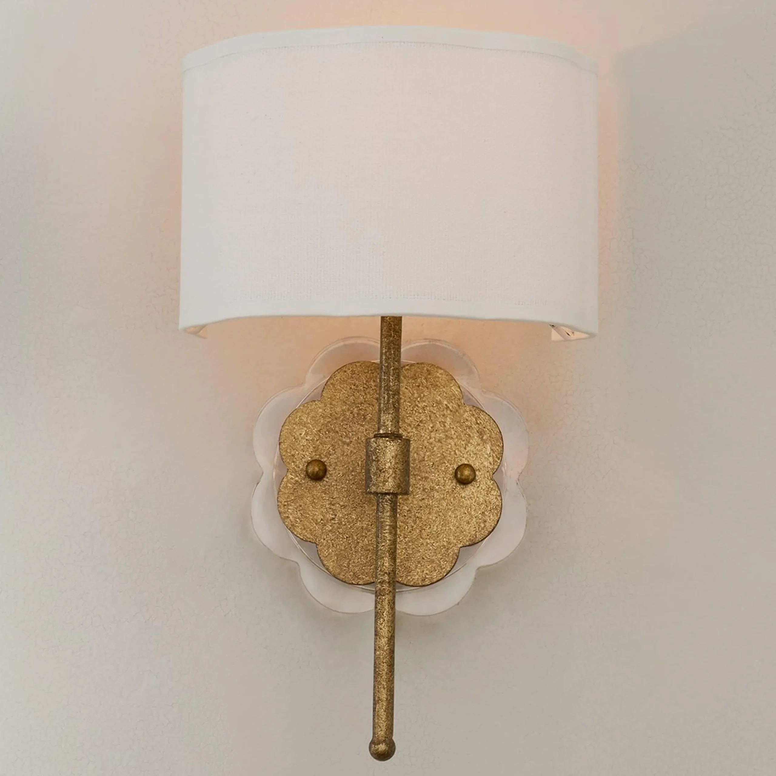 Scalloped Daisy Shade Sconce