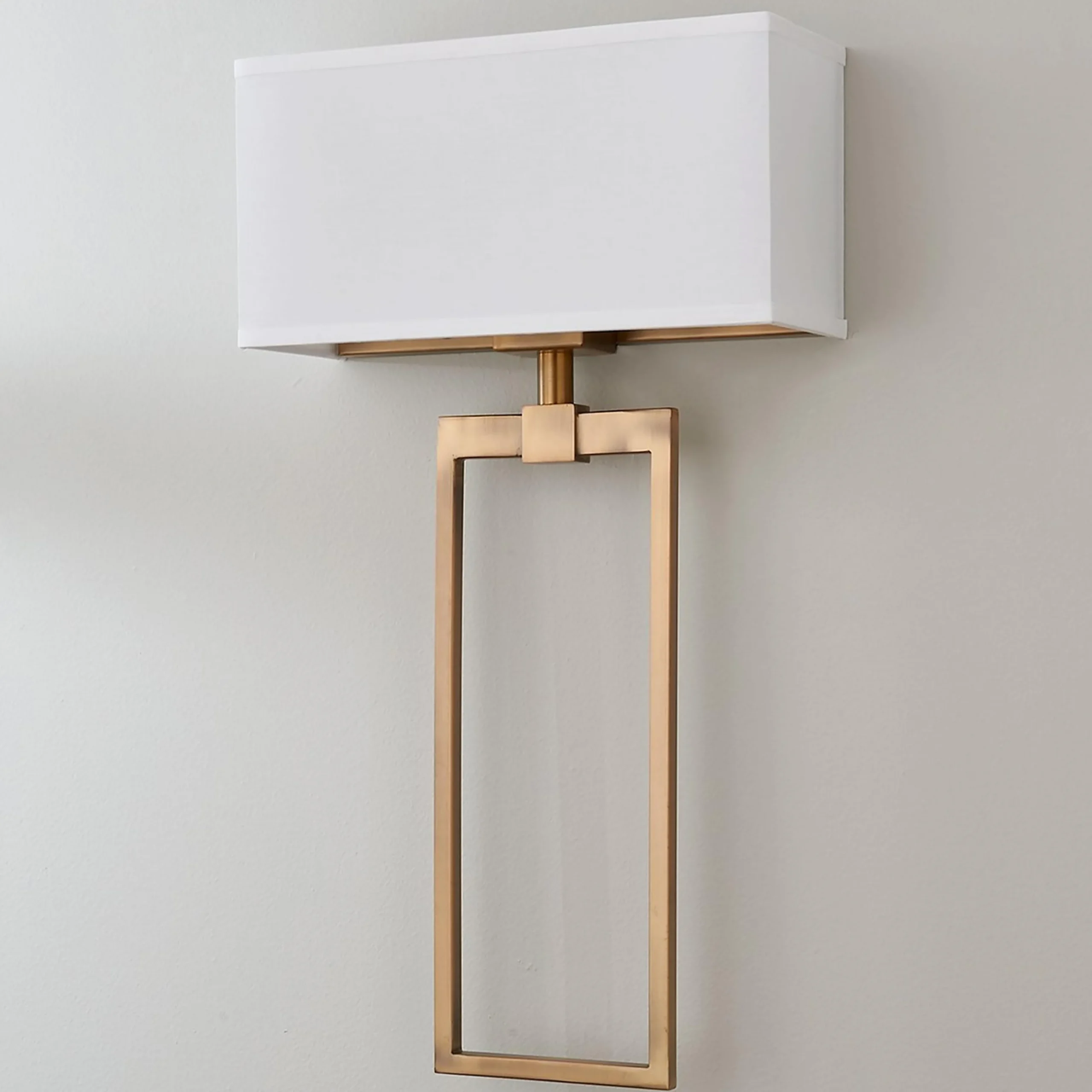 Sleek Chic Sconce