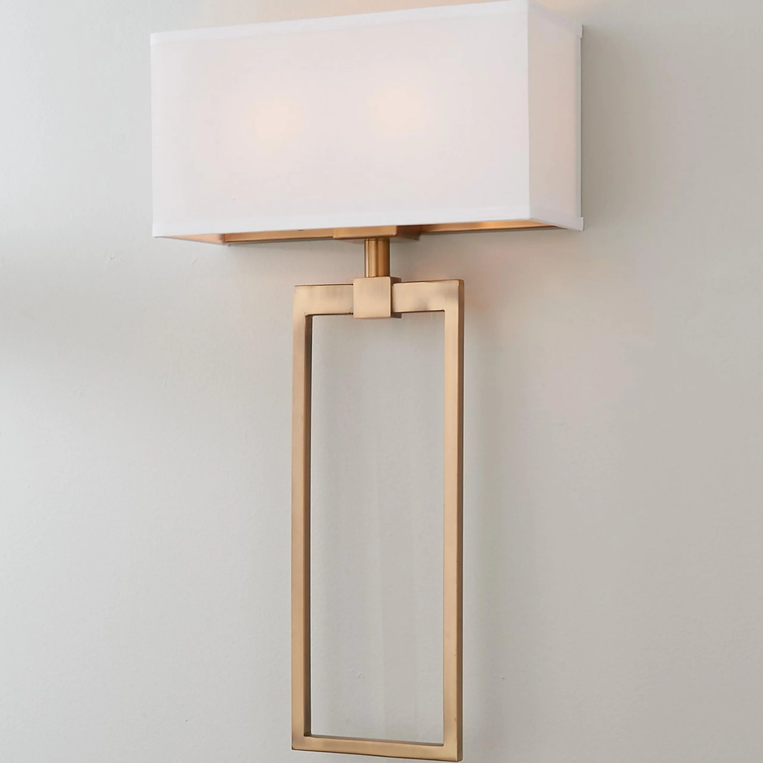 Sleek Chic Sconce