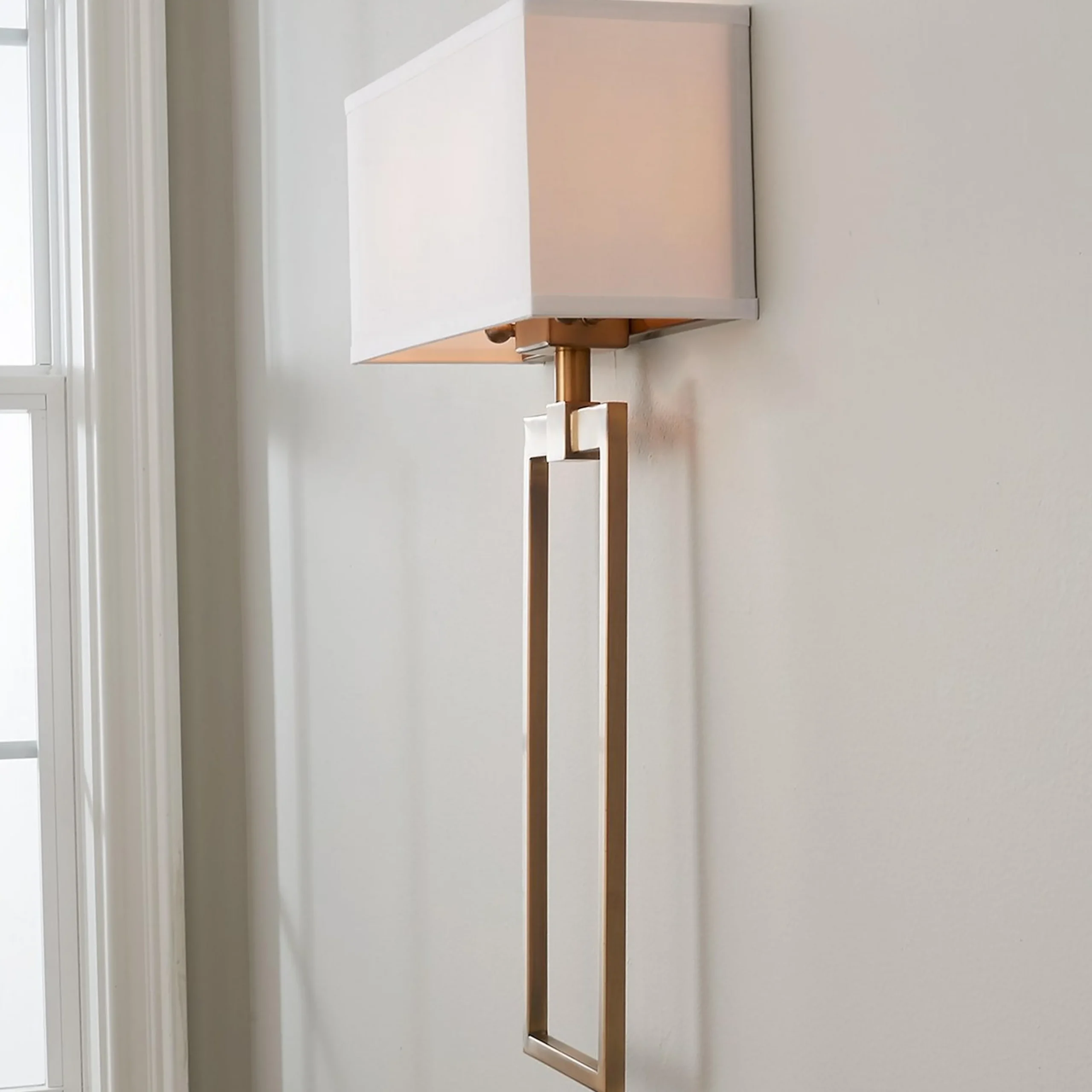 Sleek Chic Sconce