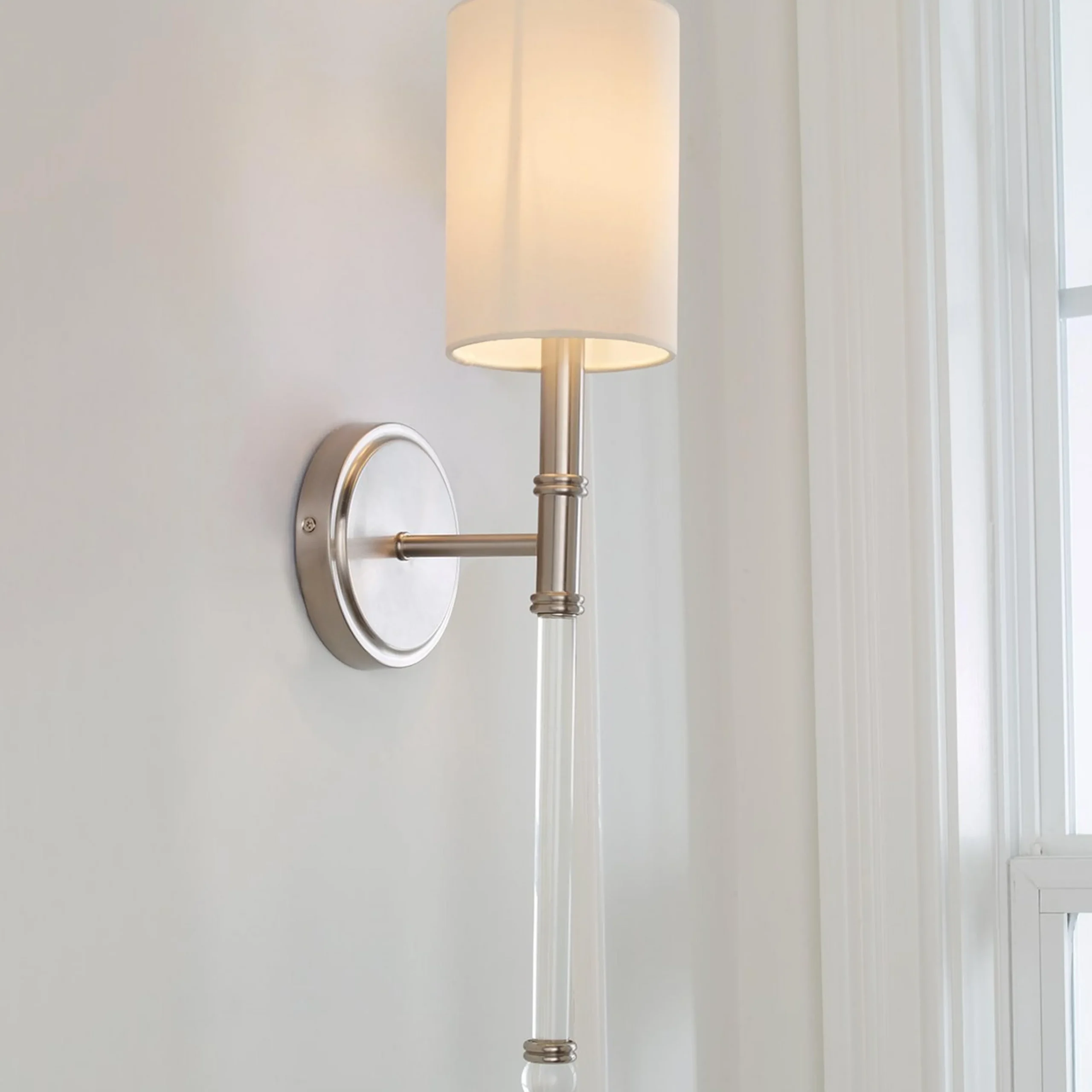 Slim Silhouette Single Arm Sconce