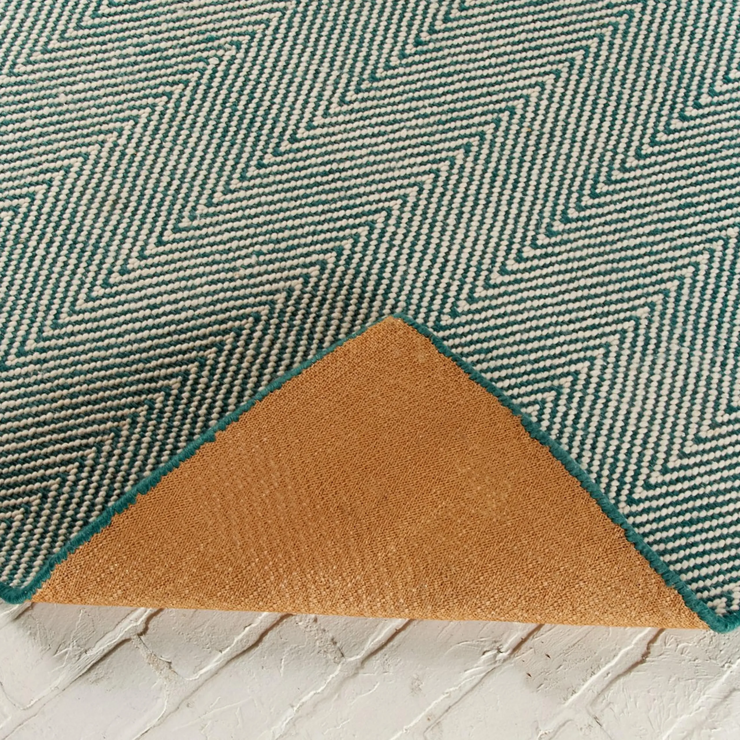 Sophisticated Chevron Indoor / Outdoor Rug