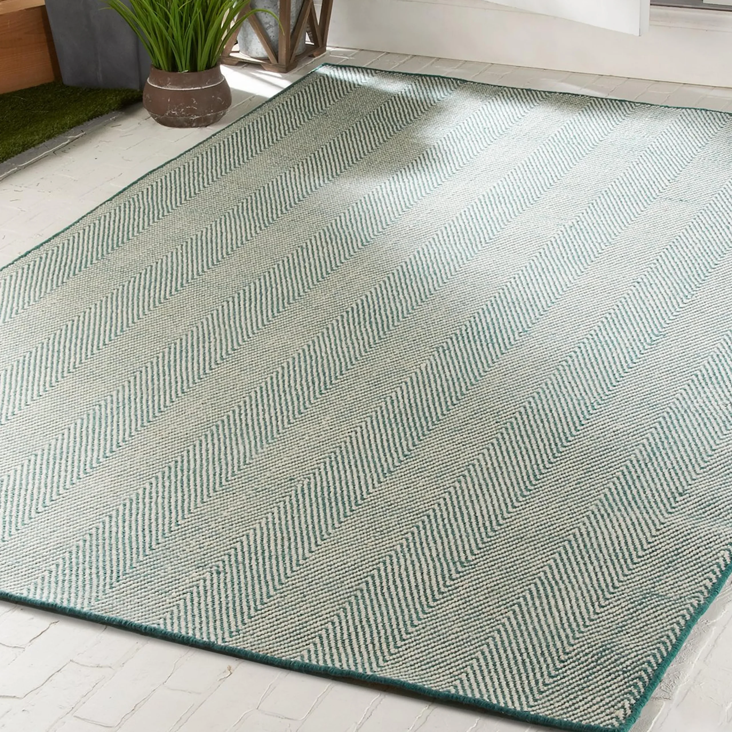 Sophisticated Chevron Indoor / Outdoor Rug