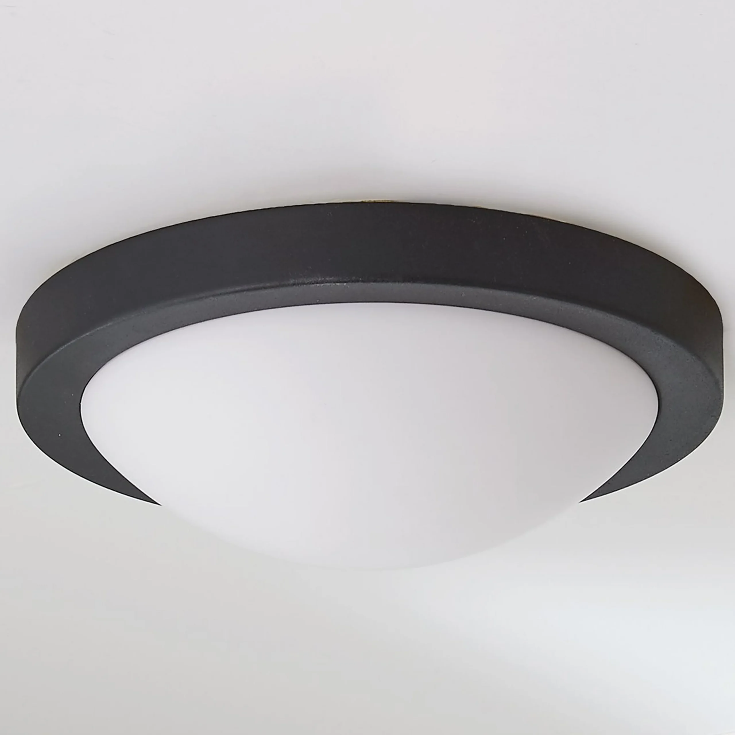 Streamlined Ceiling Light - Large
