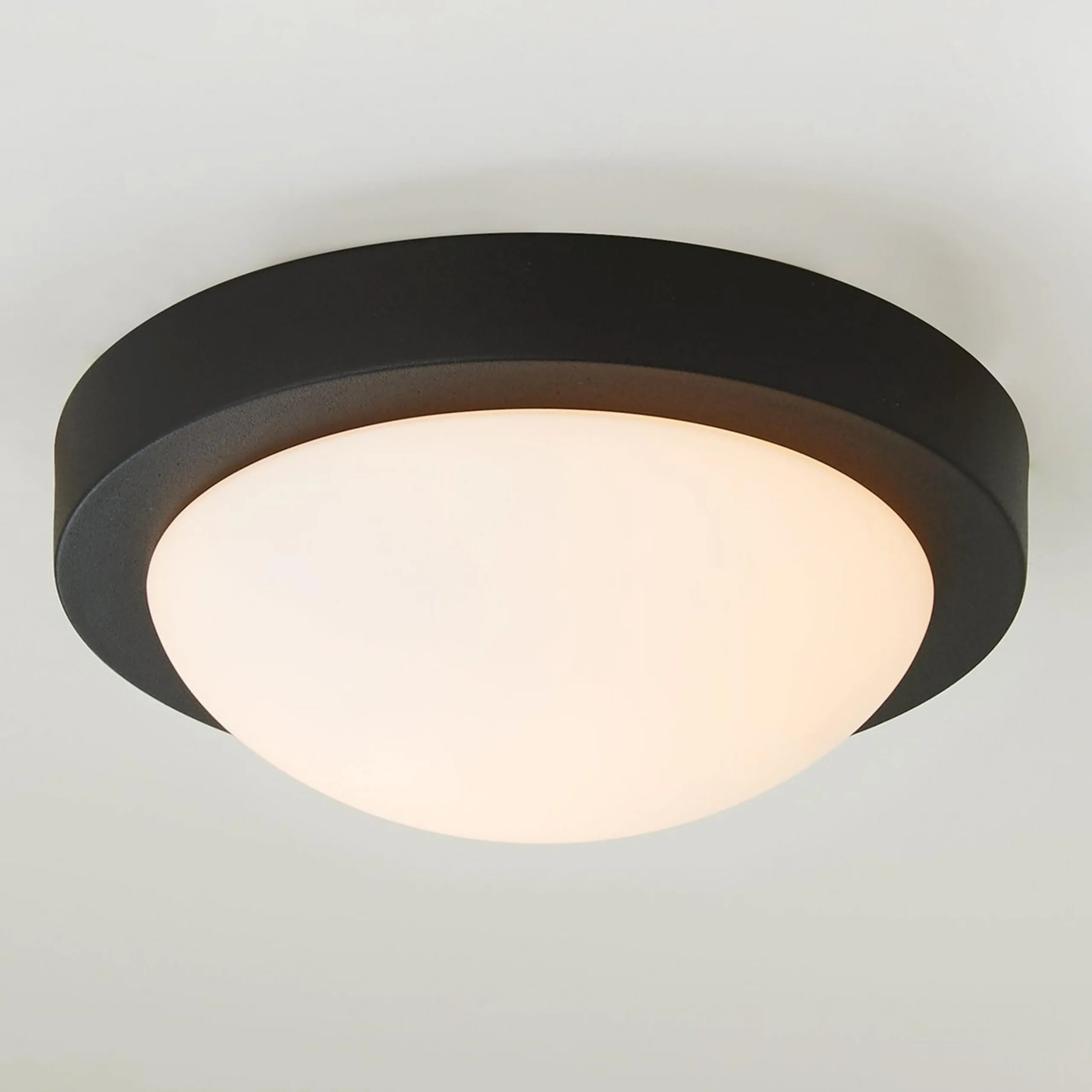 Streamlined Ceiling Light - Medium