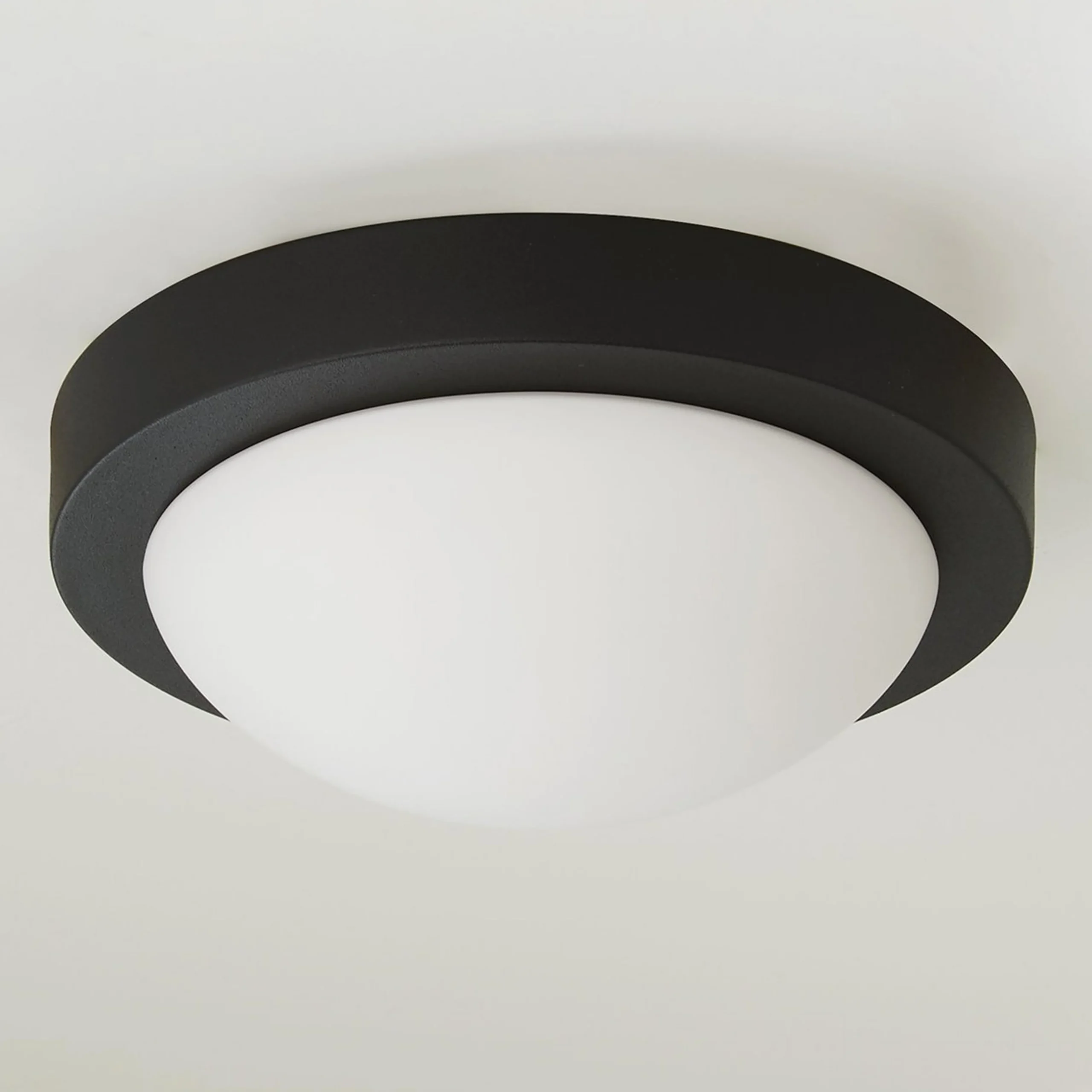 Streamlined Ceiling Light - Medium